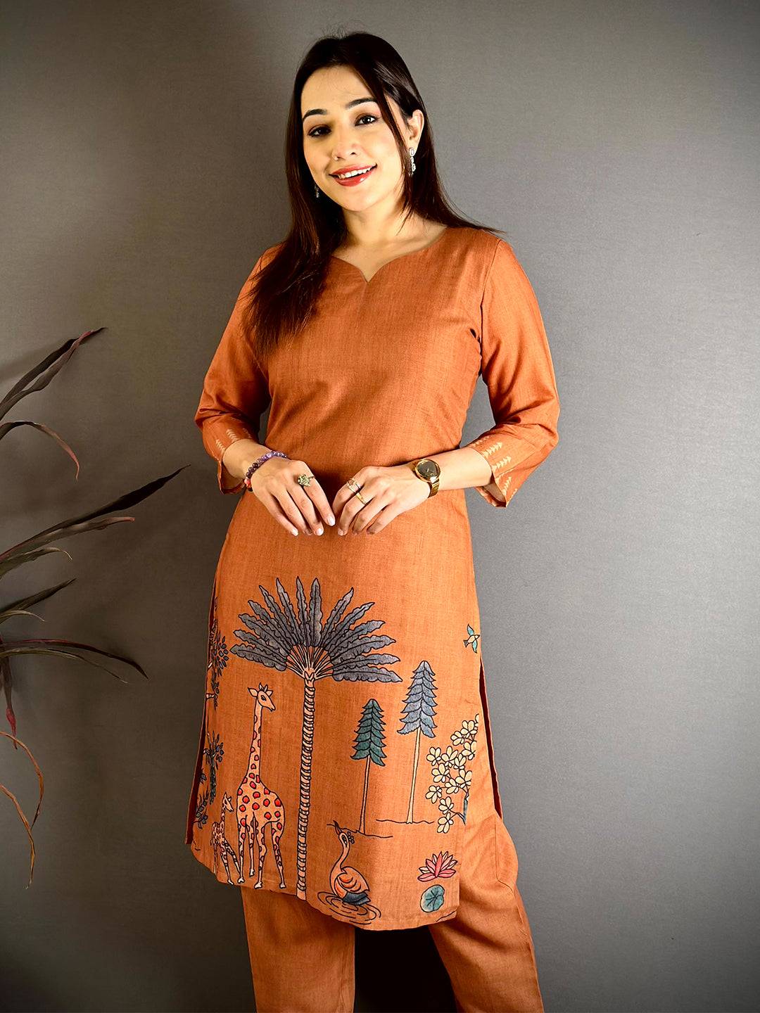 Elegant Kalamkari Paan Neck Kurti