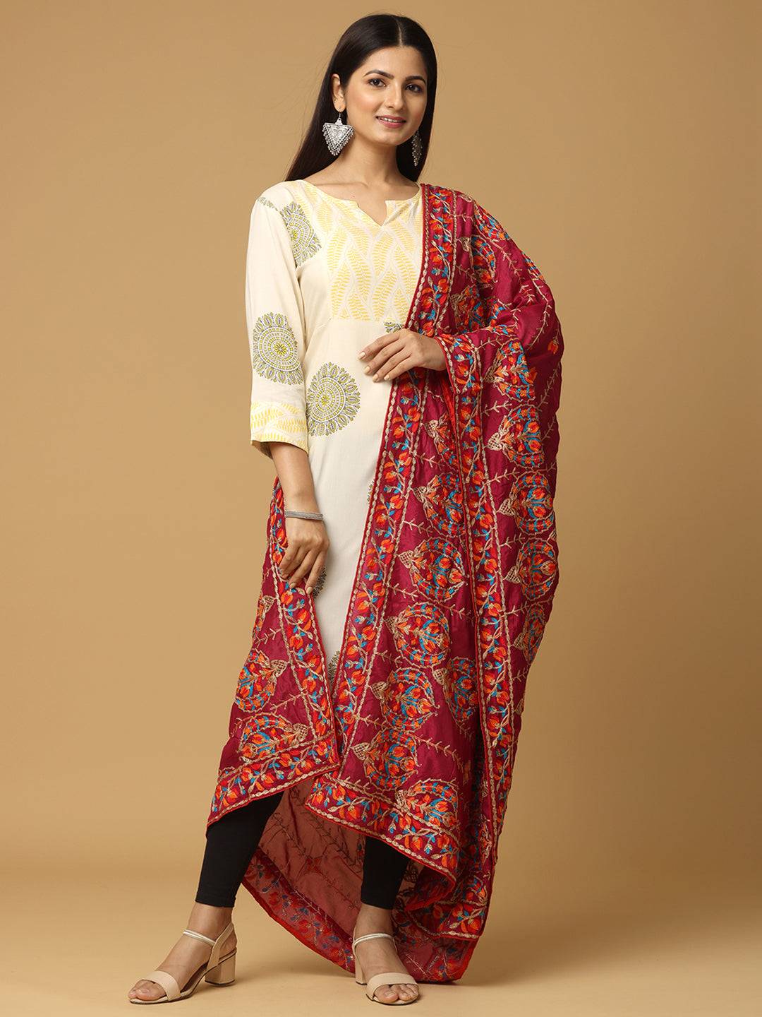 Model wearing poly chiffon pashmina dupatta with motifs
