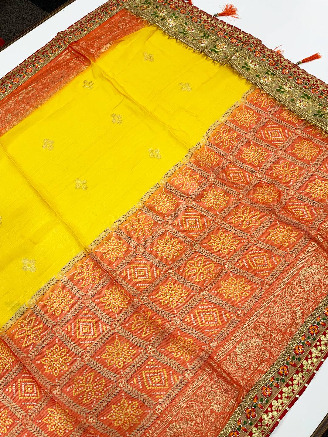 Stylish Chiffon Foil Work Ethnic Bandhej Saree