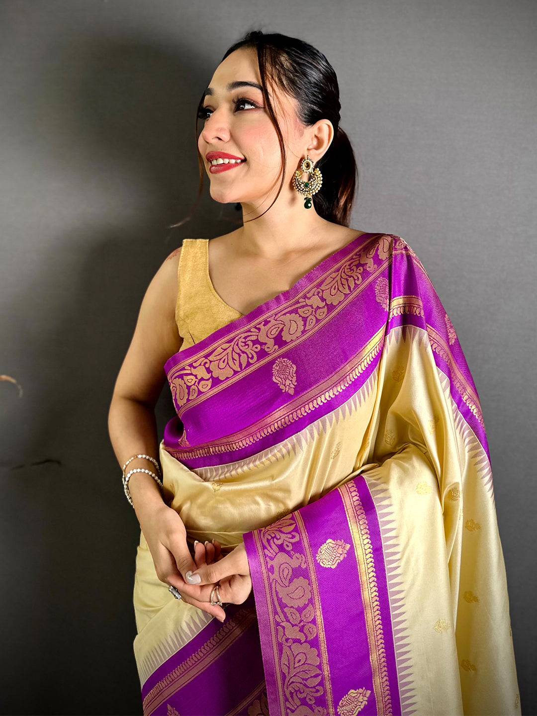 Cream Soft Silk Gadwal Ikkat Border Saree