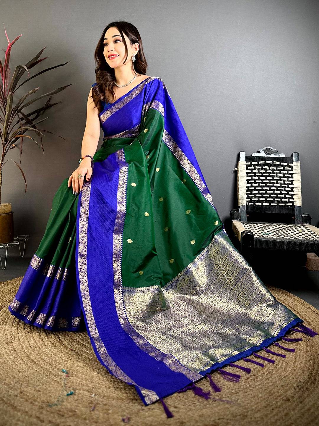 Dark Green Dual Tone Gadwal Saree