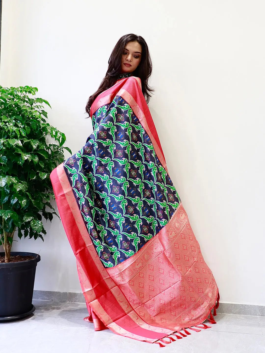 Stylish Gadwal border Pochampally print saree