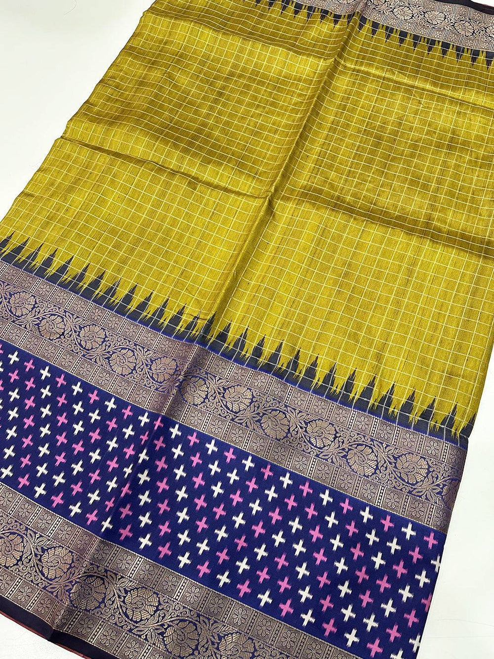 Close-up of Green Chex Ikkat Saree pattern and border