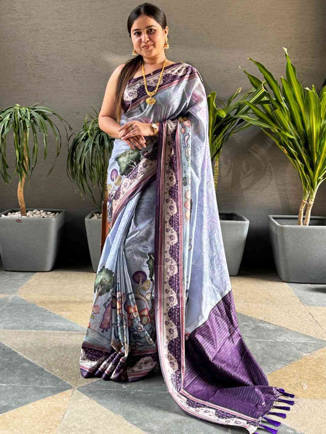 Elegant lavender Kalamkari saree with zari pallu and intricate patterns.