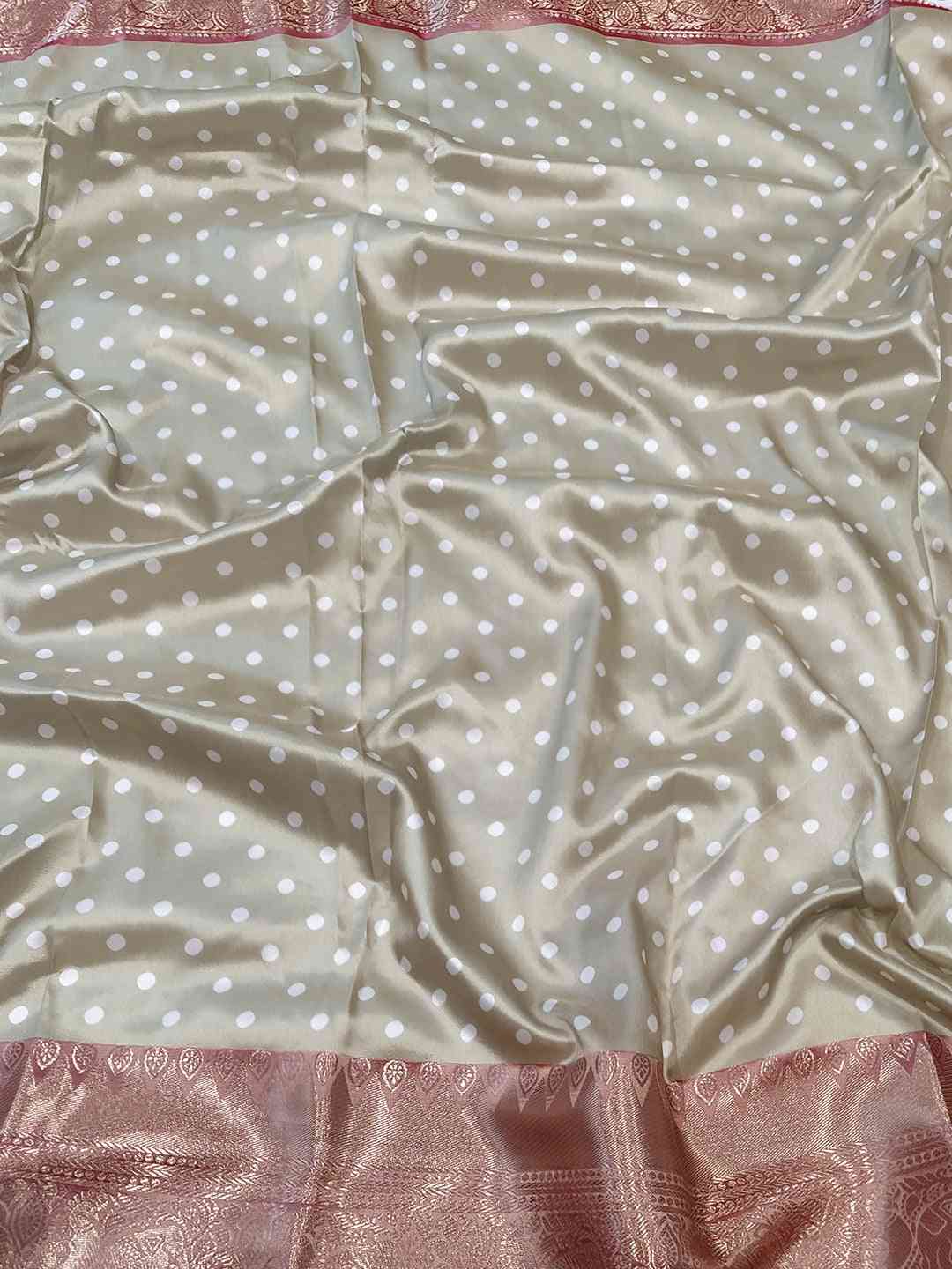 Close-up of Kanchi Zari Border Leheriya Saree fabric