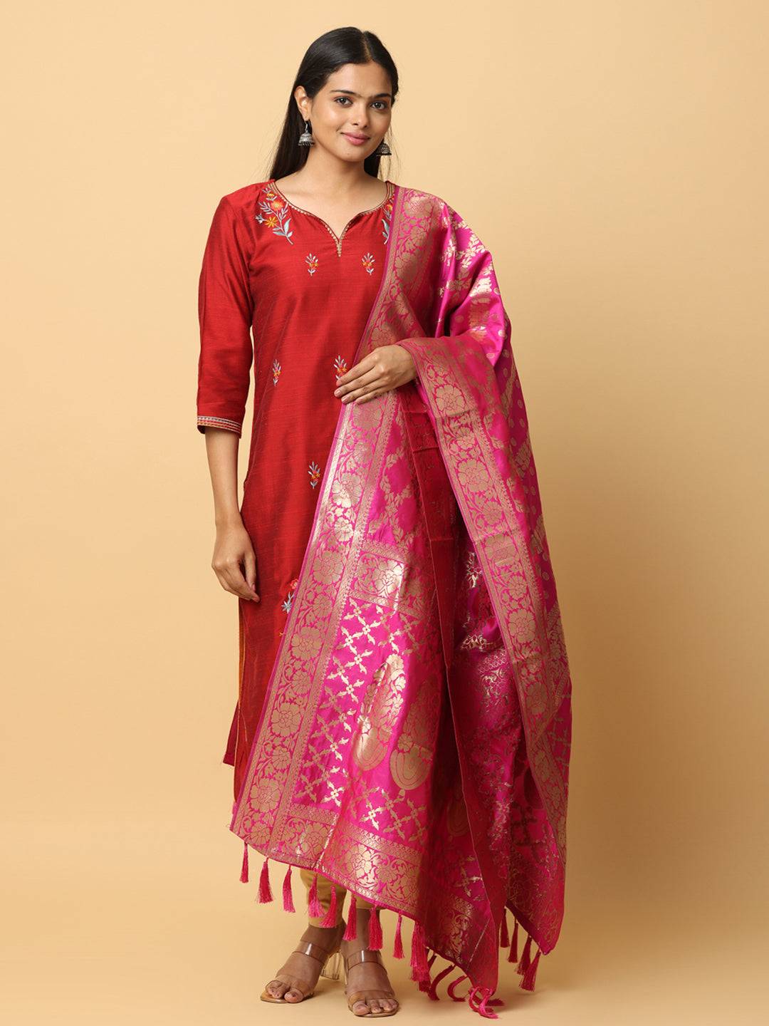 Elegant silk blend dupatta with intricate patterns