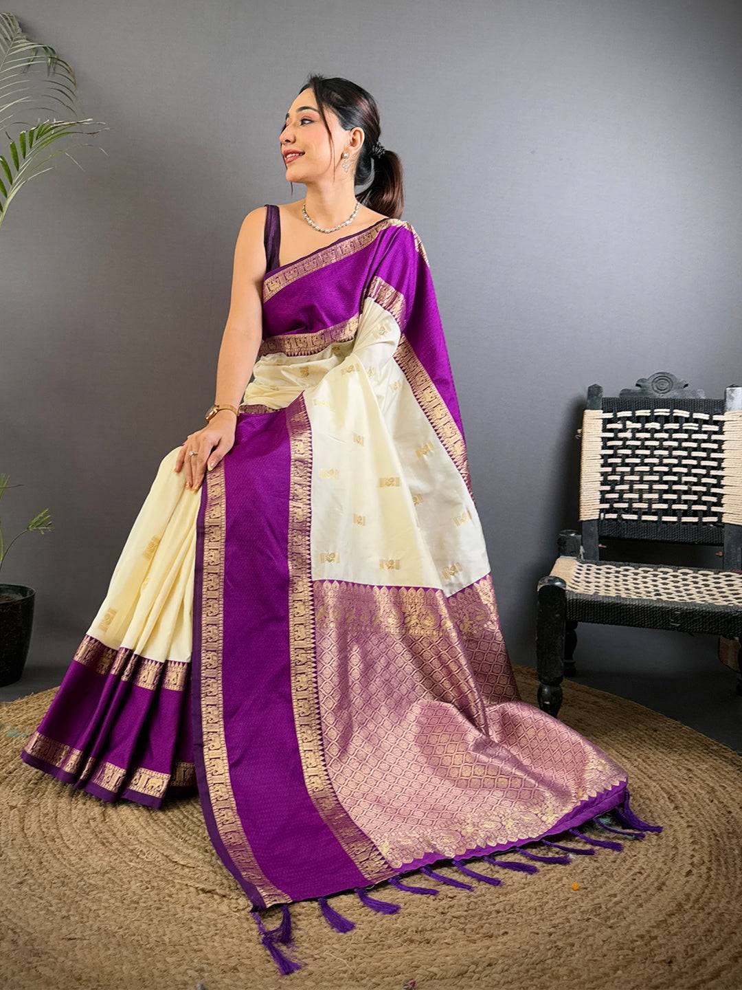 White Gadhwal Pure Soft Silk Saree