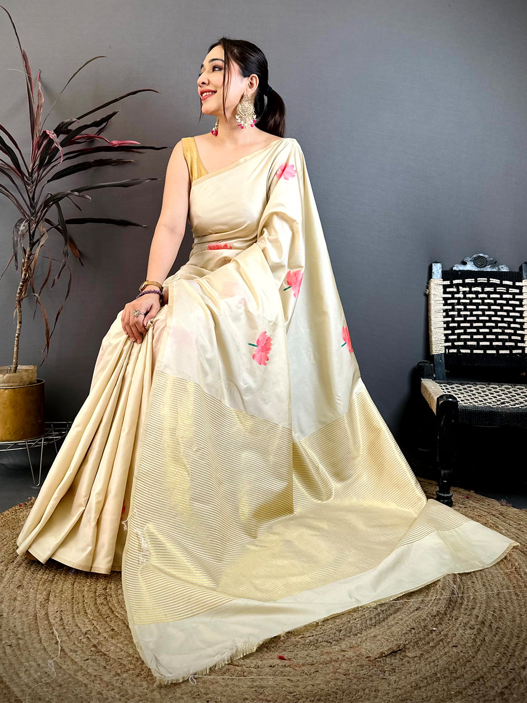 White Soft Silk Rose Weave Zari Pallu Saree