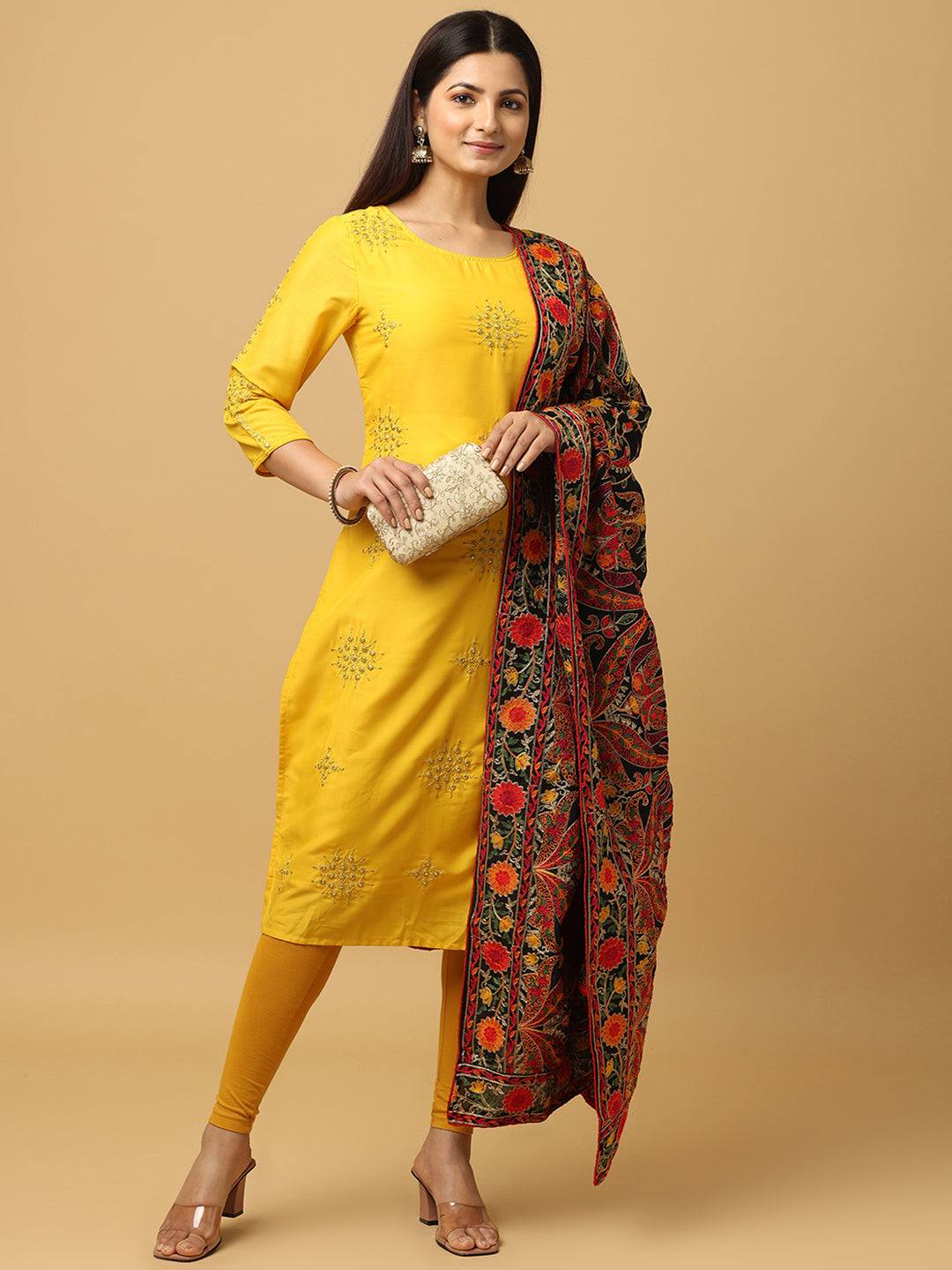 Model with Black Poly Chiffon Pashmina Dupatta and clutch