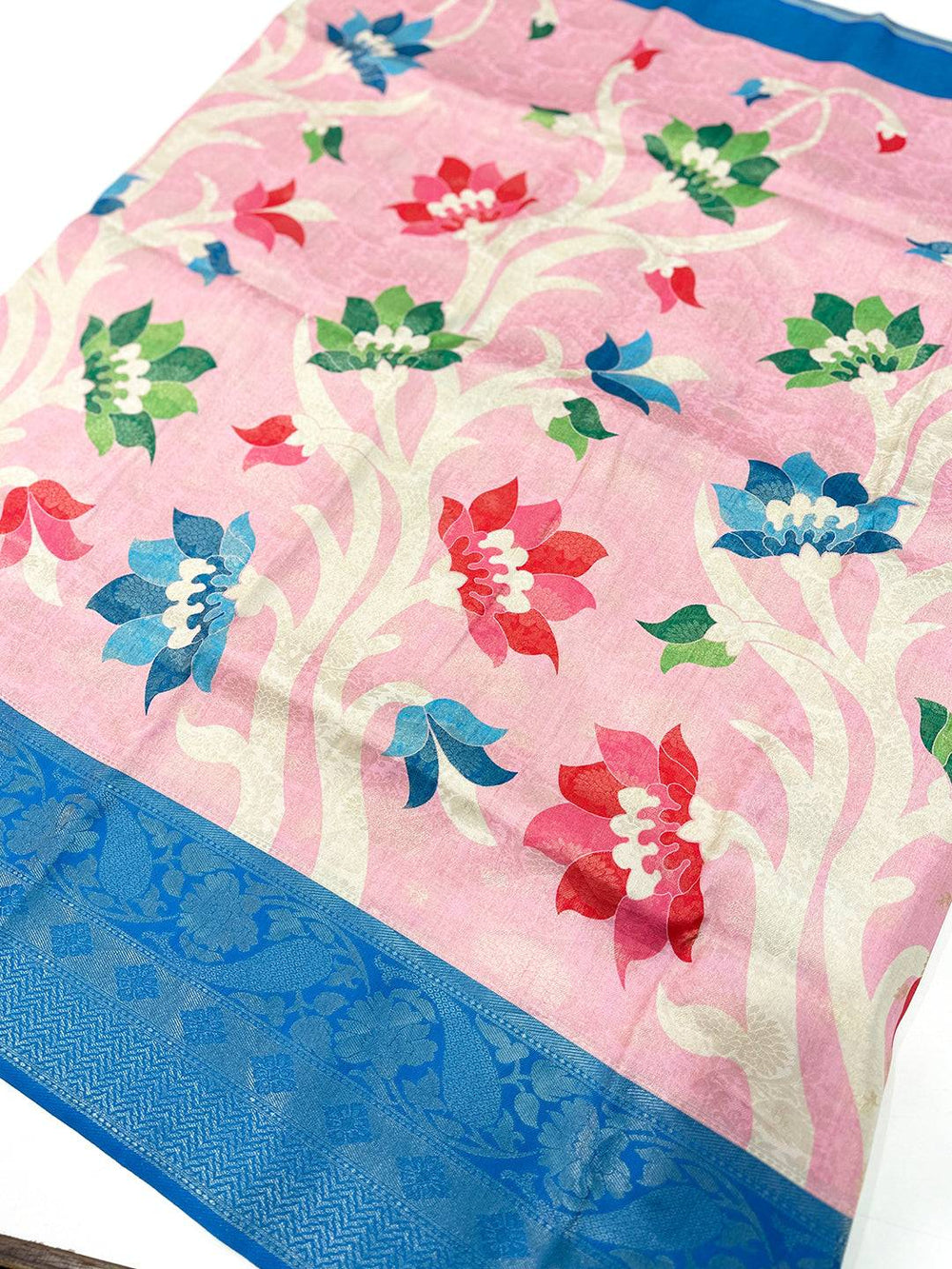 Elegant Pink Lotus Print Saree