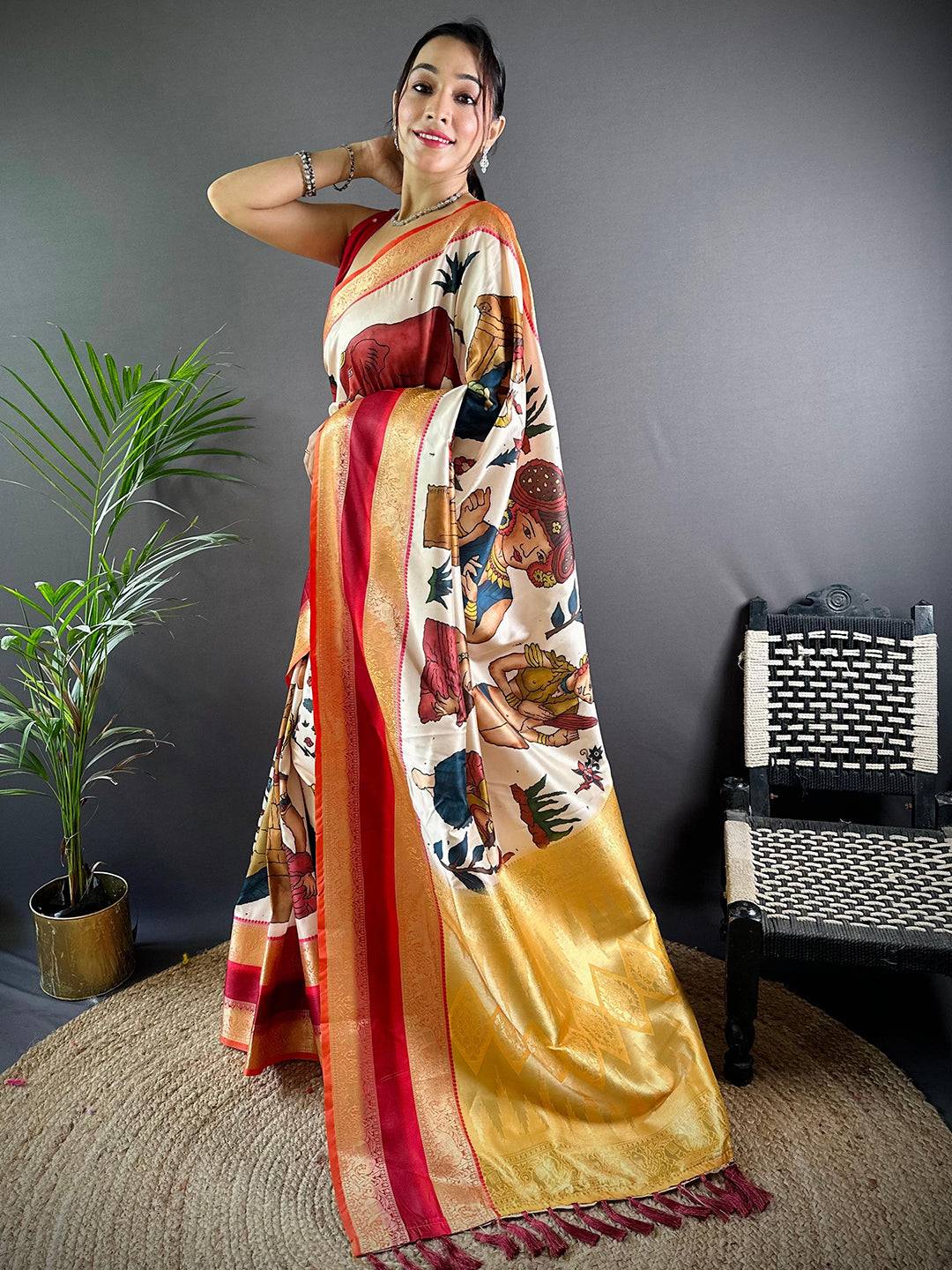 Show Stopper White Colour Soft Silk Kalamkari Saree