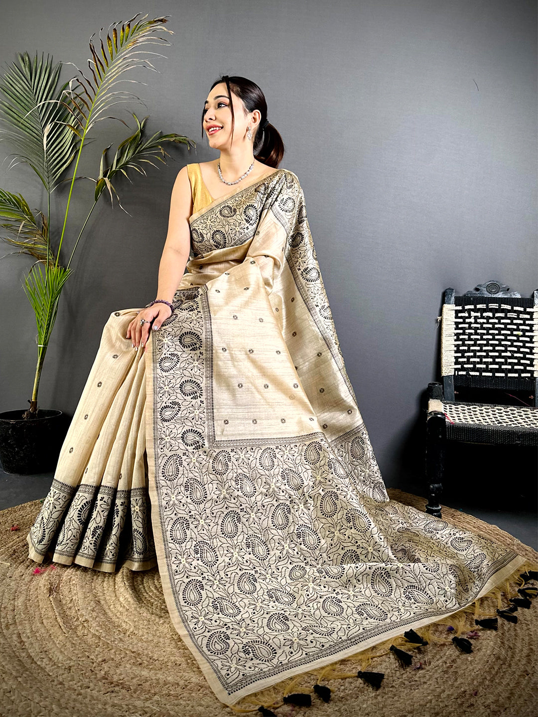 Black Floral Katha Ghicha Silk Saree