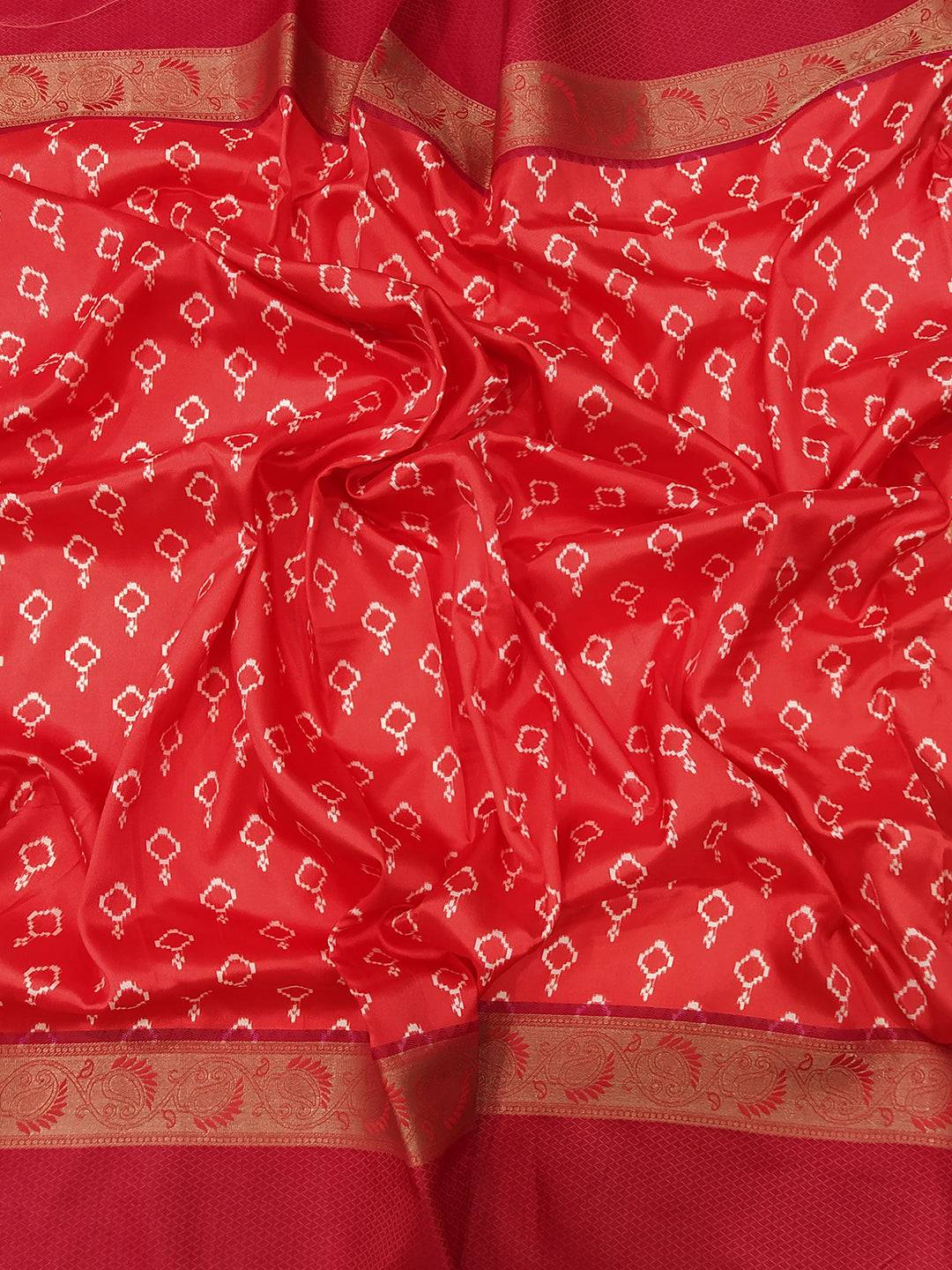 Detailed view of red Gadwal border with intricate patterns.