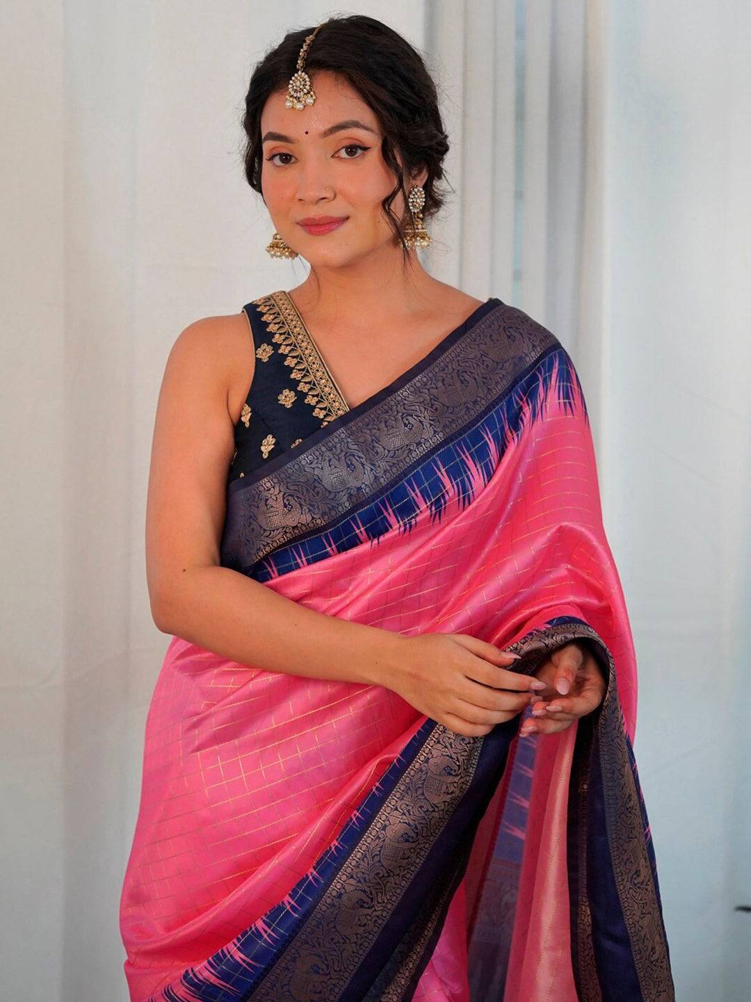 Close-up of pink Banarasi Gadwal saree with blue border and blouse