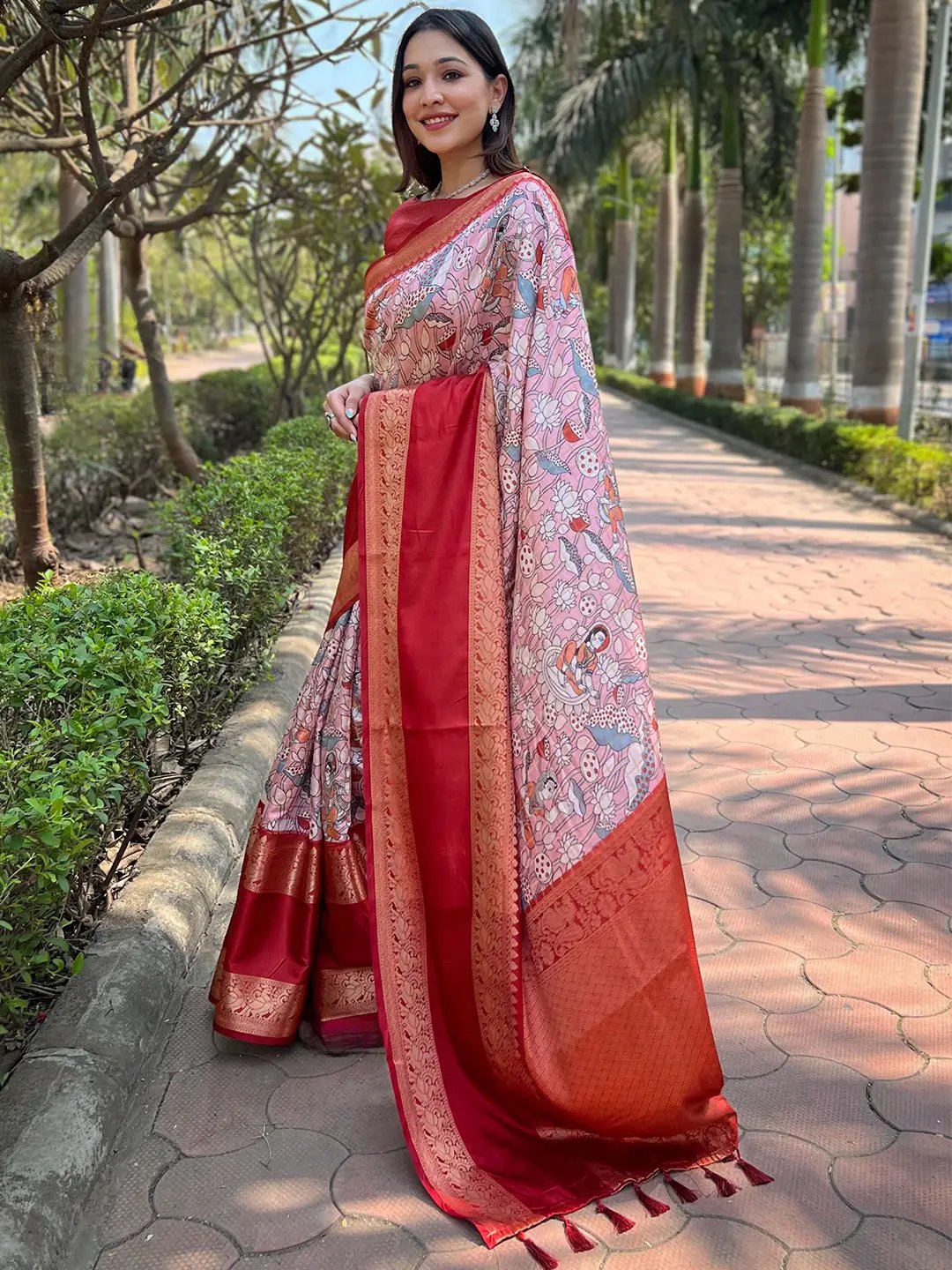 Stylish pink Banarasi saree featuring intricate chex weaving