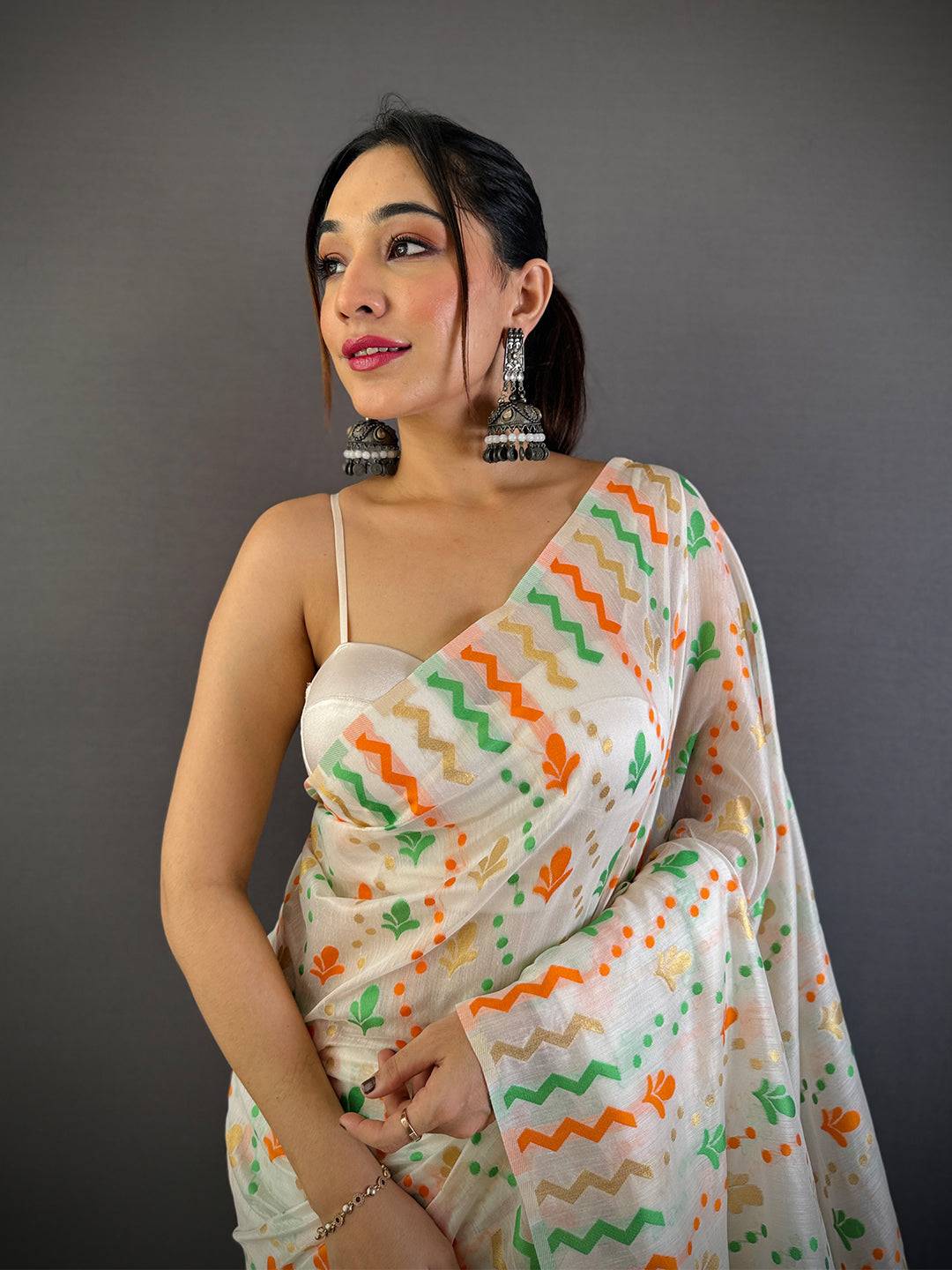 Vibrant Green Dhakai Jamdani Cotton Silk Saree