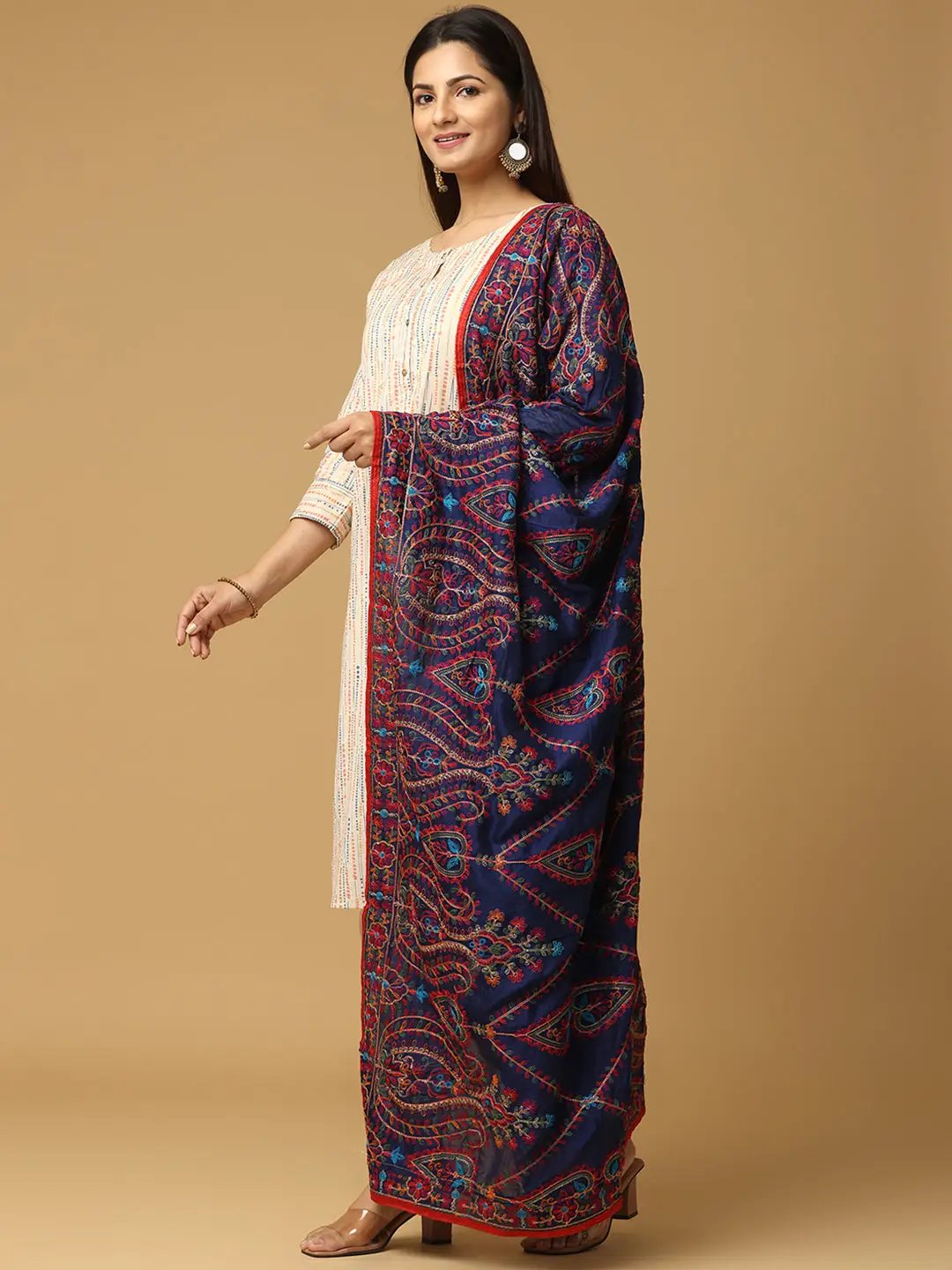 Side view of Poly Chiffon Pashmina Threadwork Dupatta