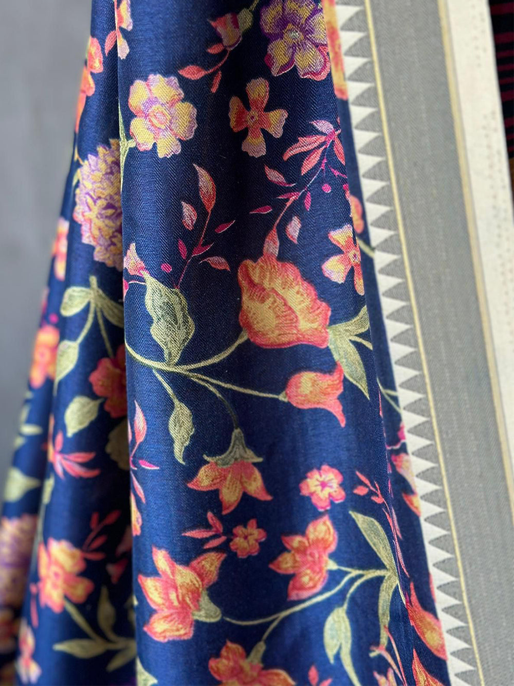 handwoven jacquard border,