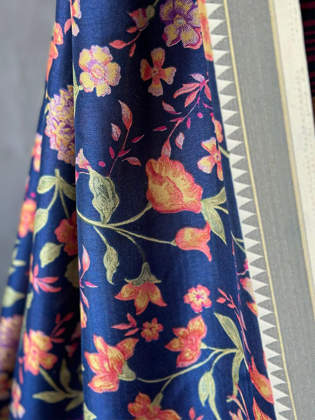 handwoven jacquard border,