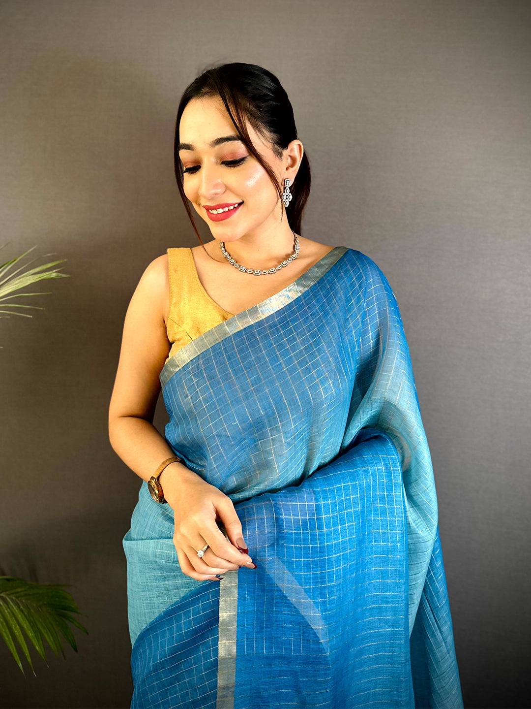Stylish Self Chex Linen Zari Saree