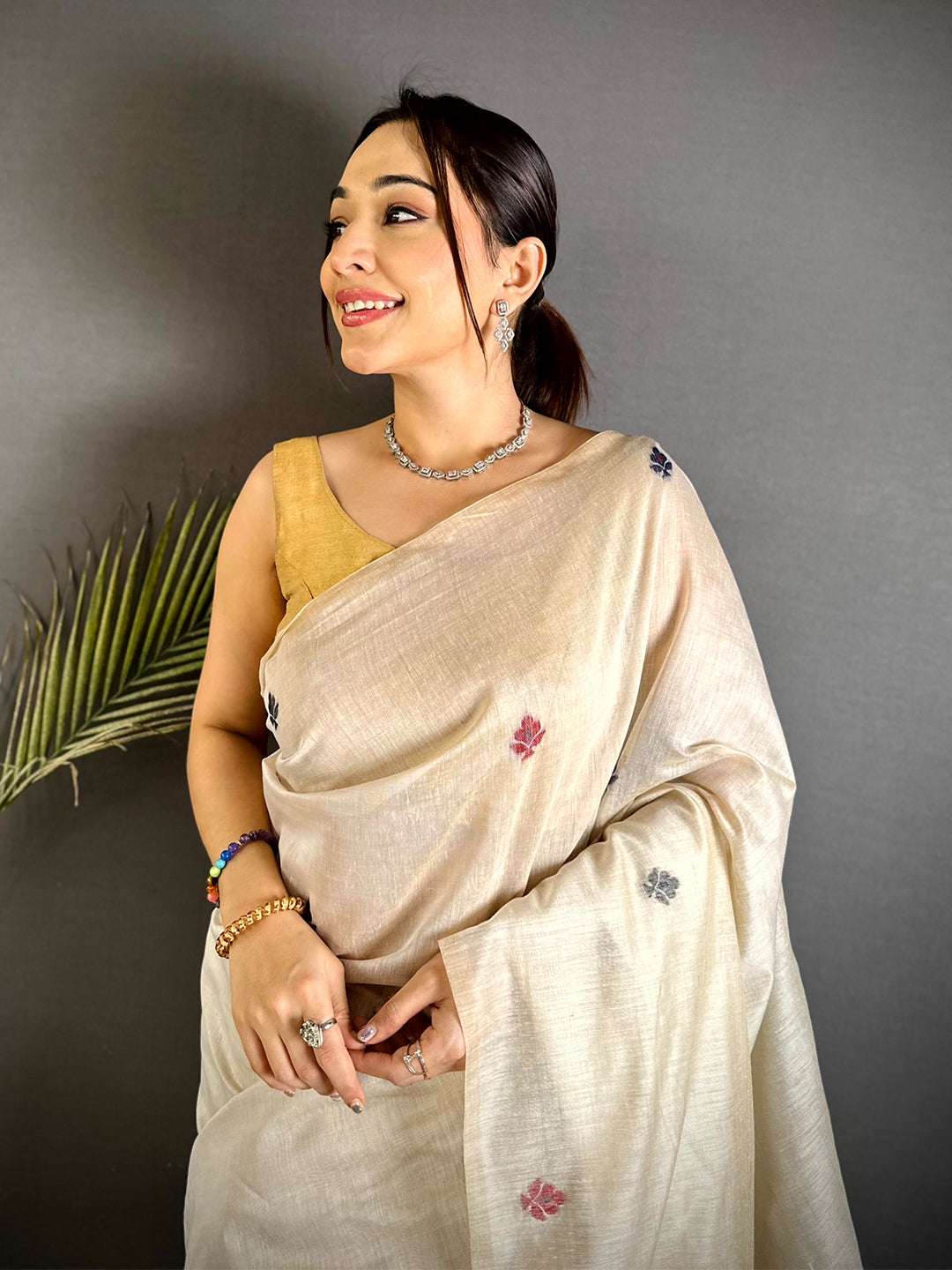 White Jamdani Pallu Khadi Linen Saree