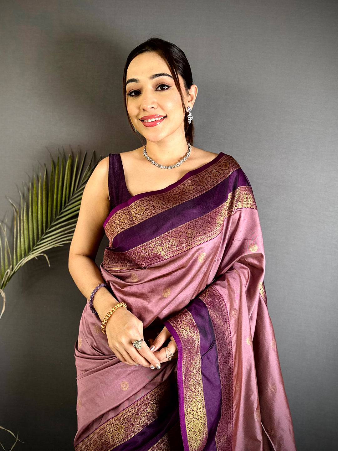 Regal Onion Shade Gadwal Silk Saree