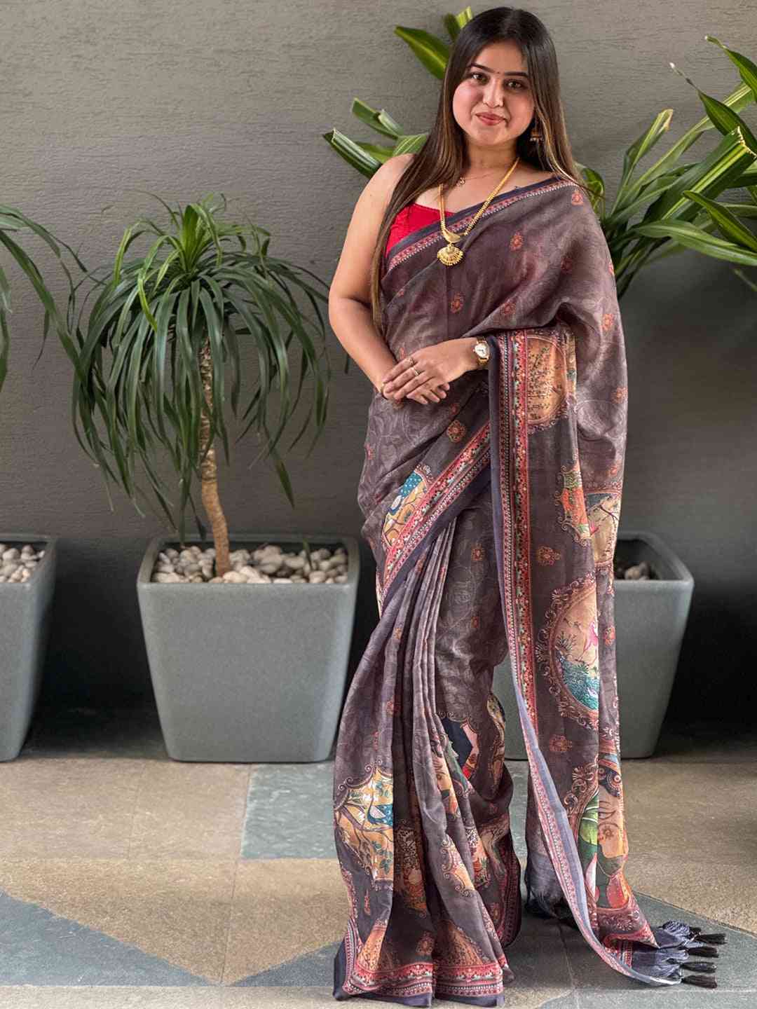 Elegant grey saree with intricate digital print design