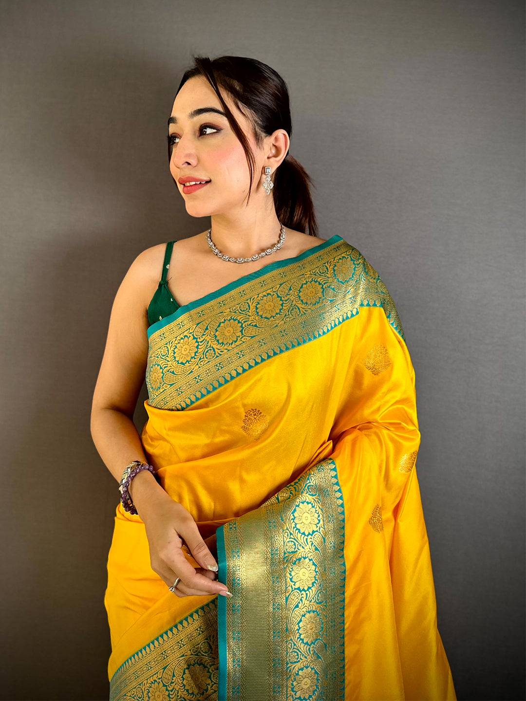 Gadwal Border Soft Silk Beauty Saree