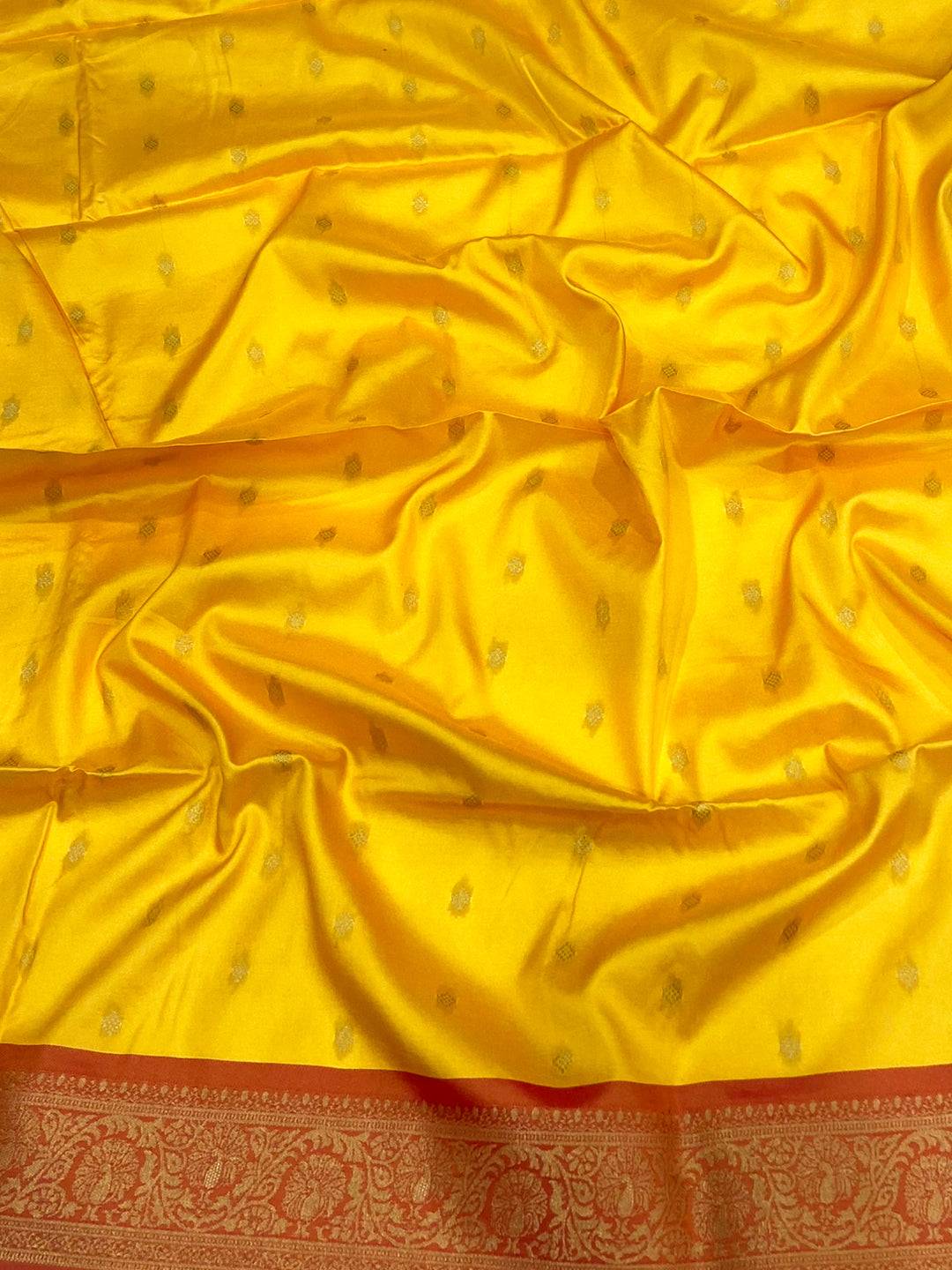 White Banarasi Ikkat Print Saree