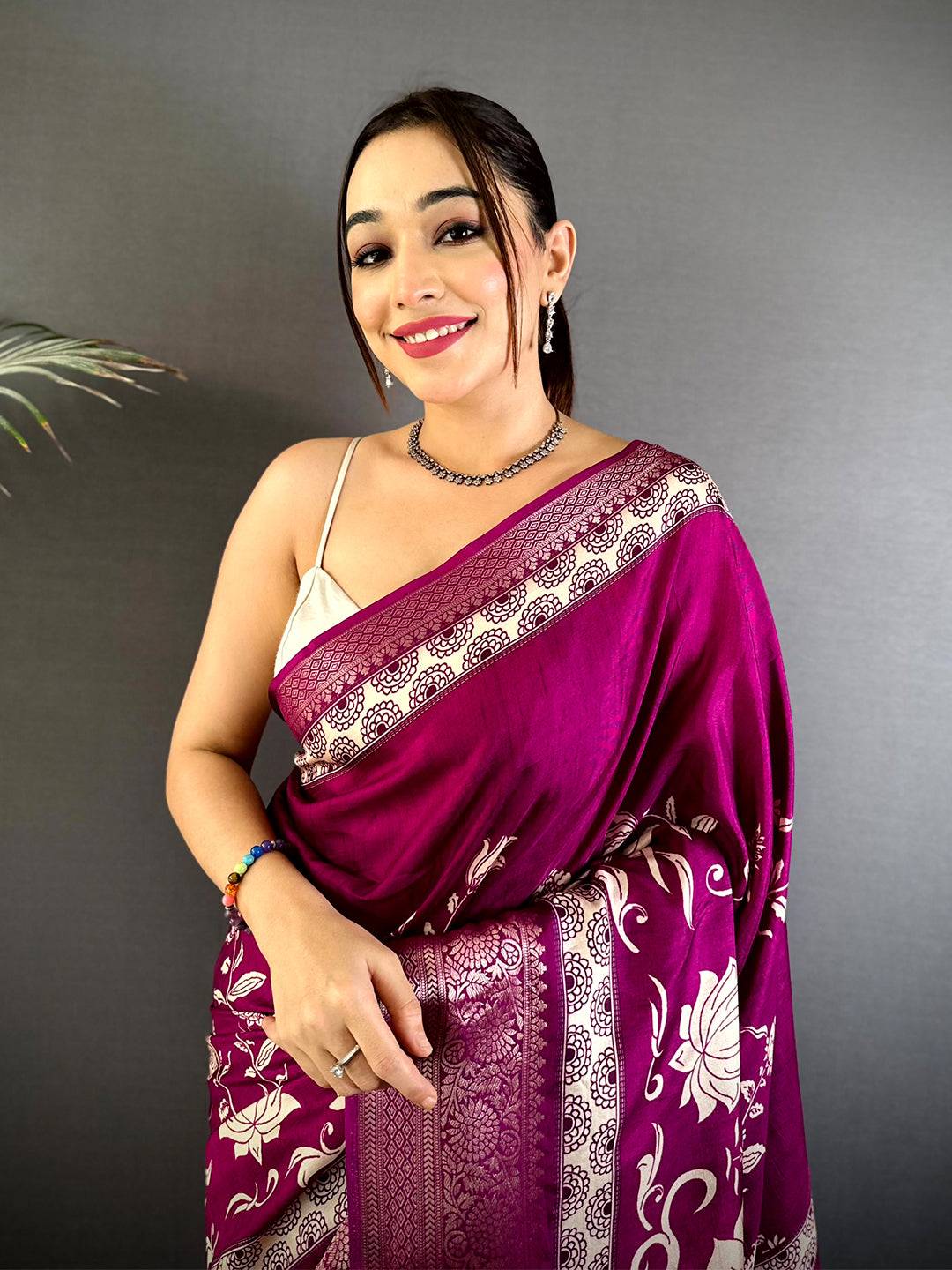 Majestic Self Zari Chex Viscose Dola Saree