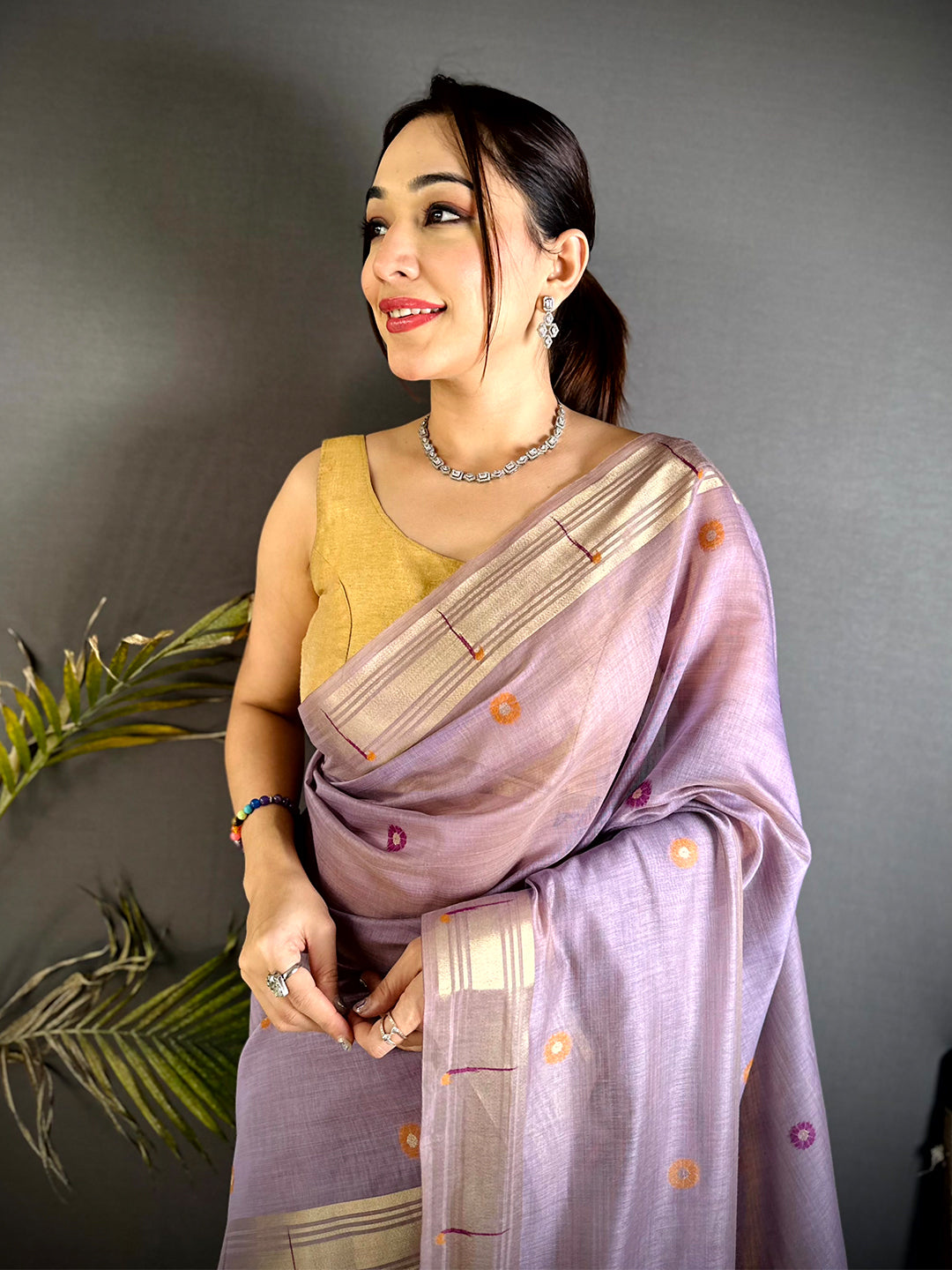 Aura Lavender Minakari Butti Linen Saree
