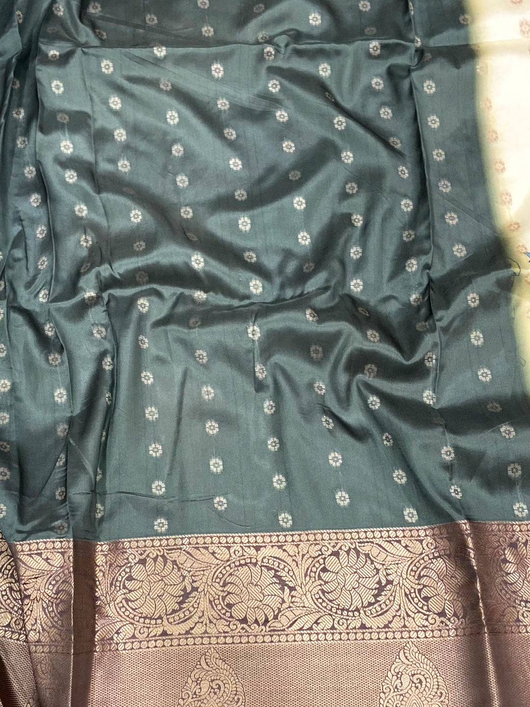 Royal Banarasi Silk Krishna Motif Pattu Saree
