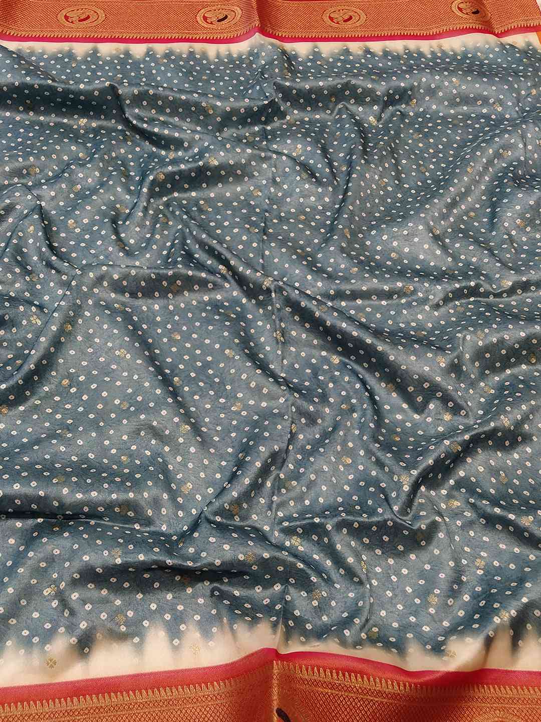 Close-up of Bandhej print on Silk Paithani saree