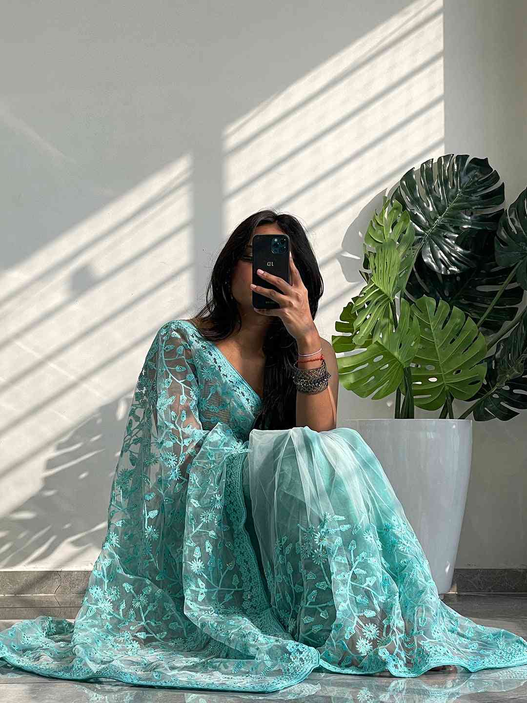 Stylish Exclusive Elegant Saree with Ethnic Motifs