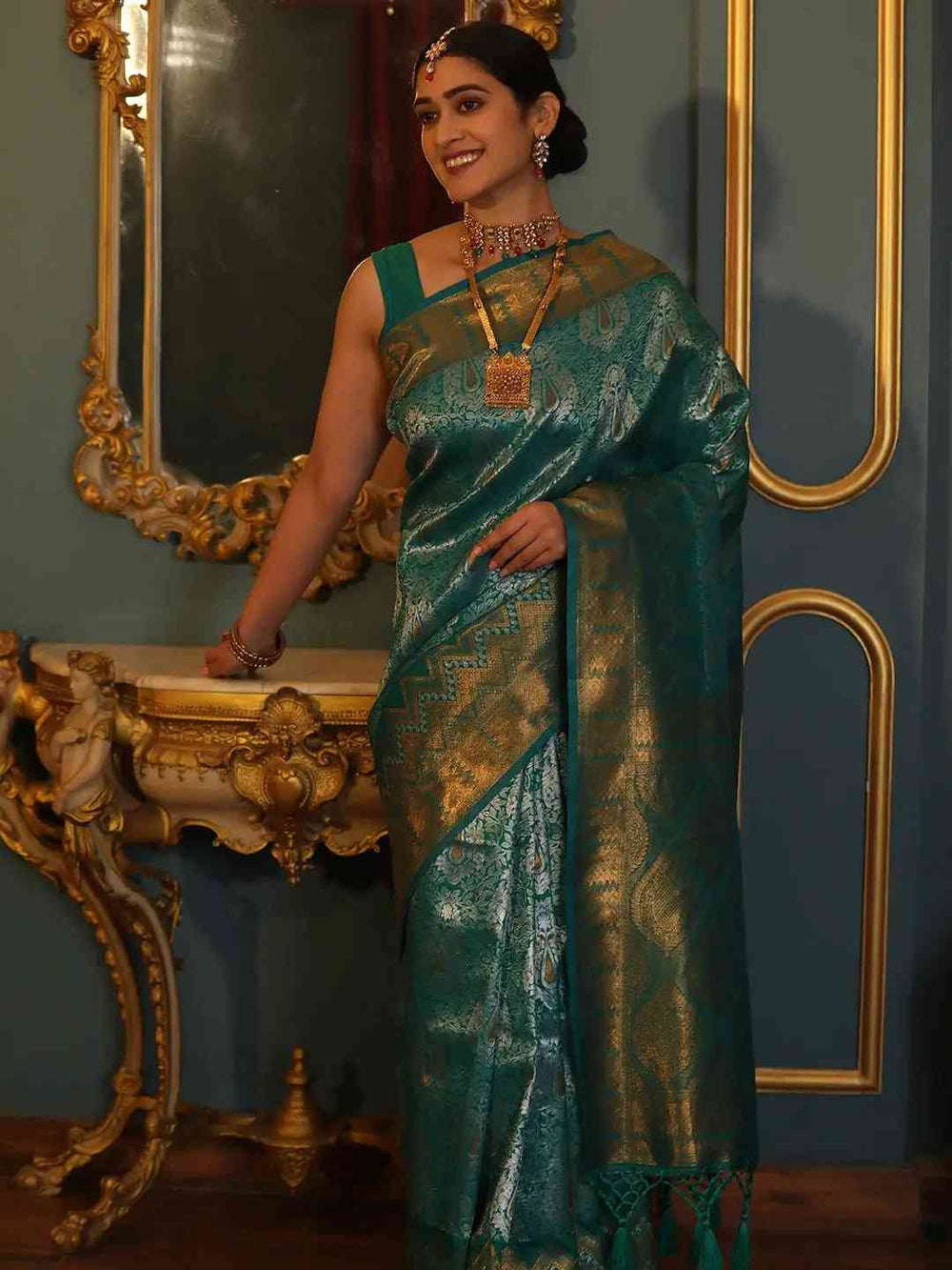 Exclusive Kanjivaram Silk Saree With Zari Work