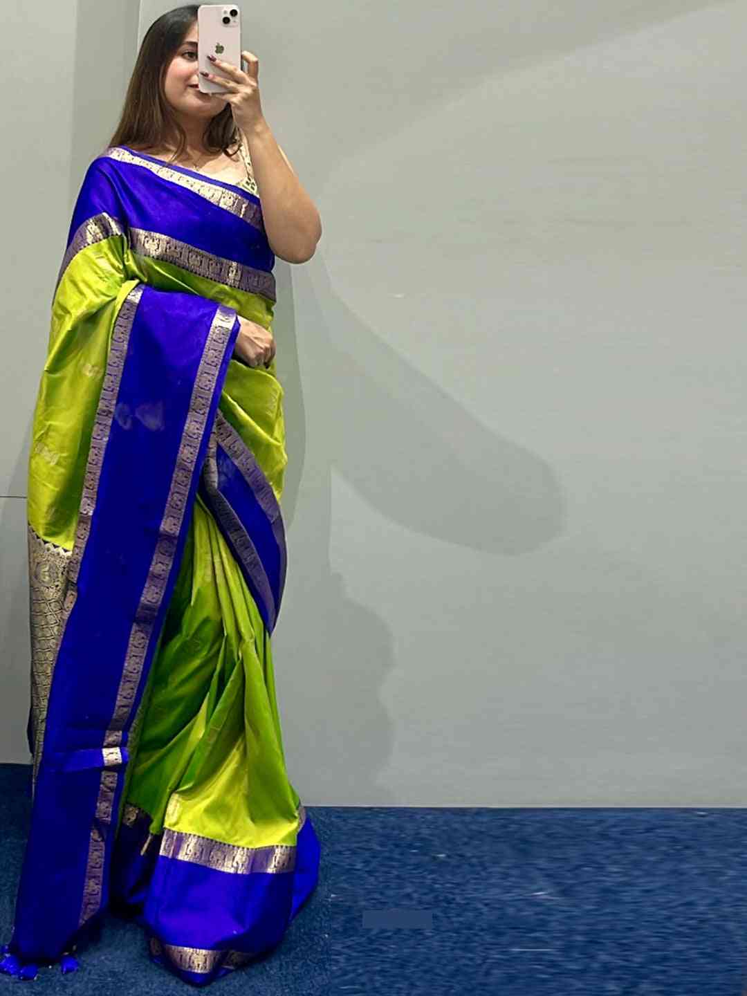 Woman wearing Gadhwal silk saree, mirror selfie