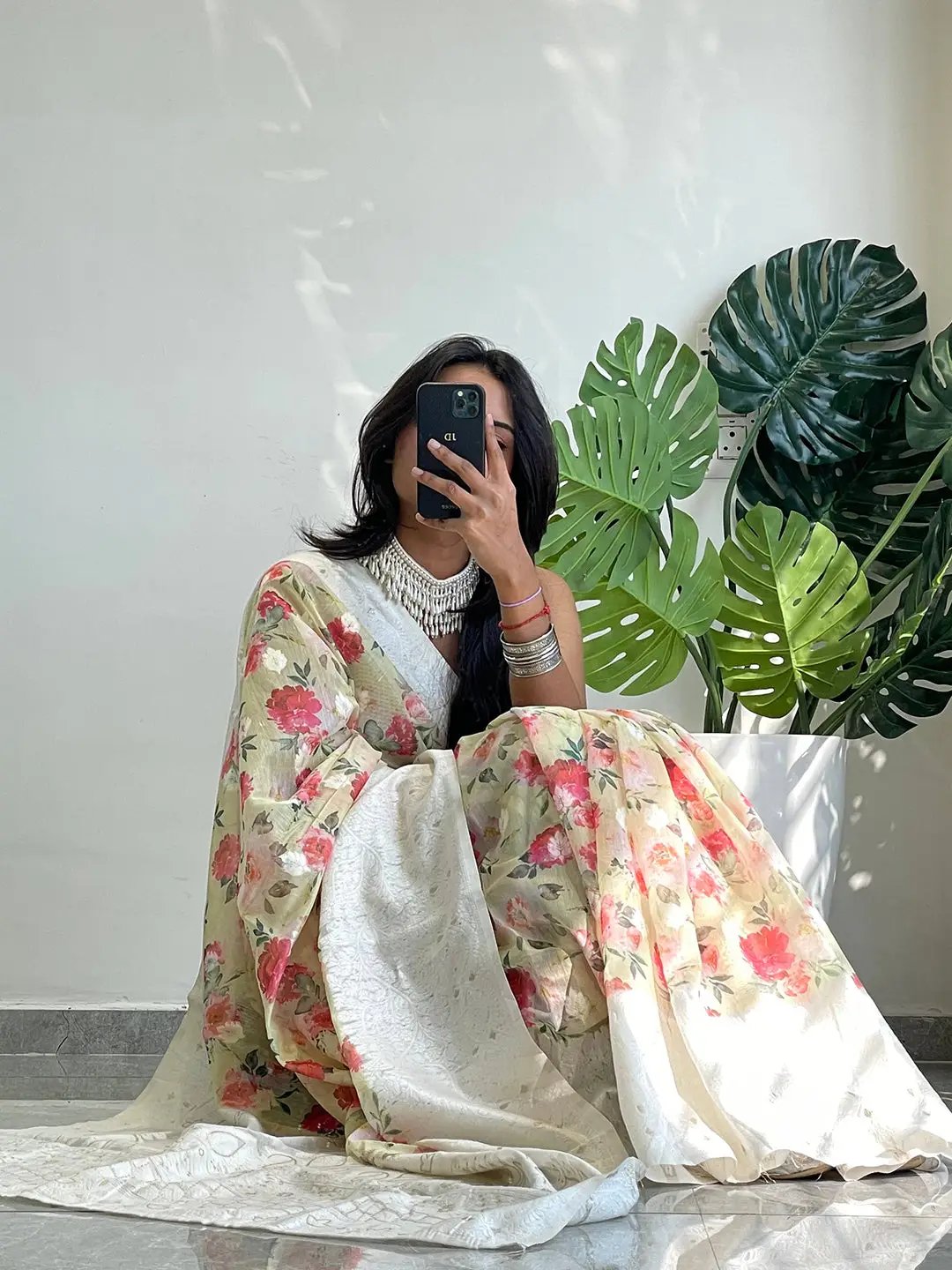 Chic floral print saree in Lakhnavi slub pattern