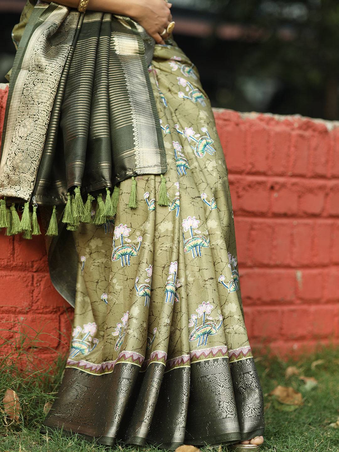 Green Colour Batik Pen kalamkari Saree With Zari Weaving