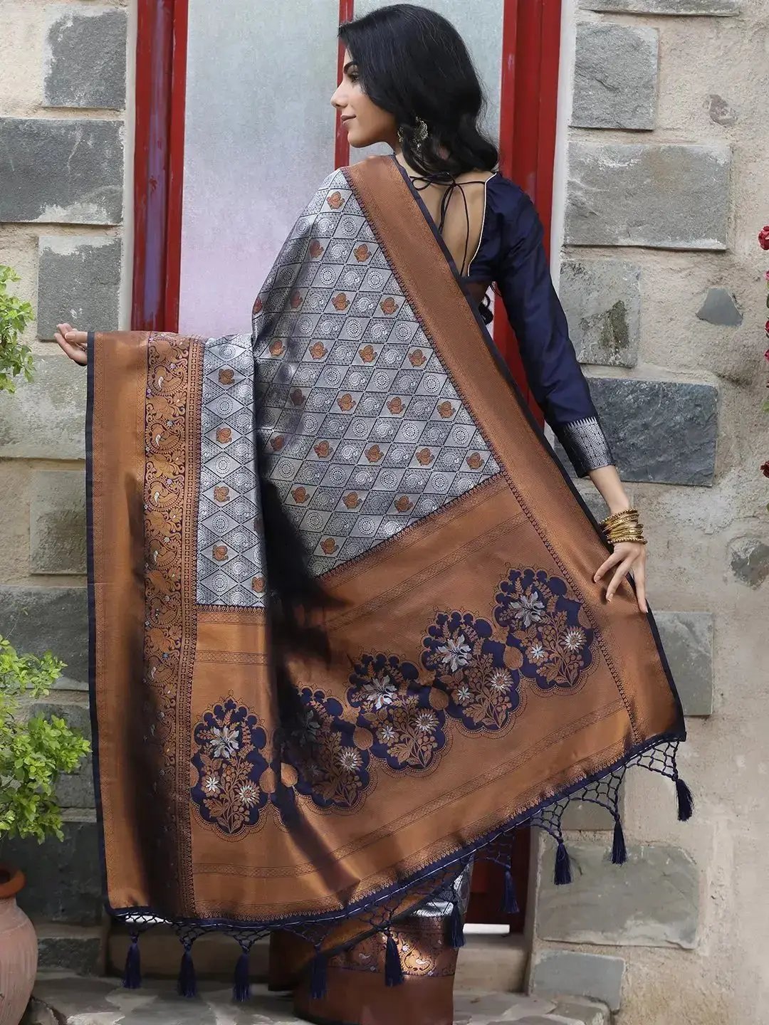 Beautiful Kanjivaram Silk Saree with Exquisite Zari Work
