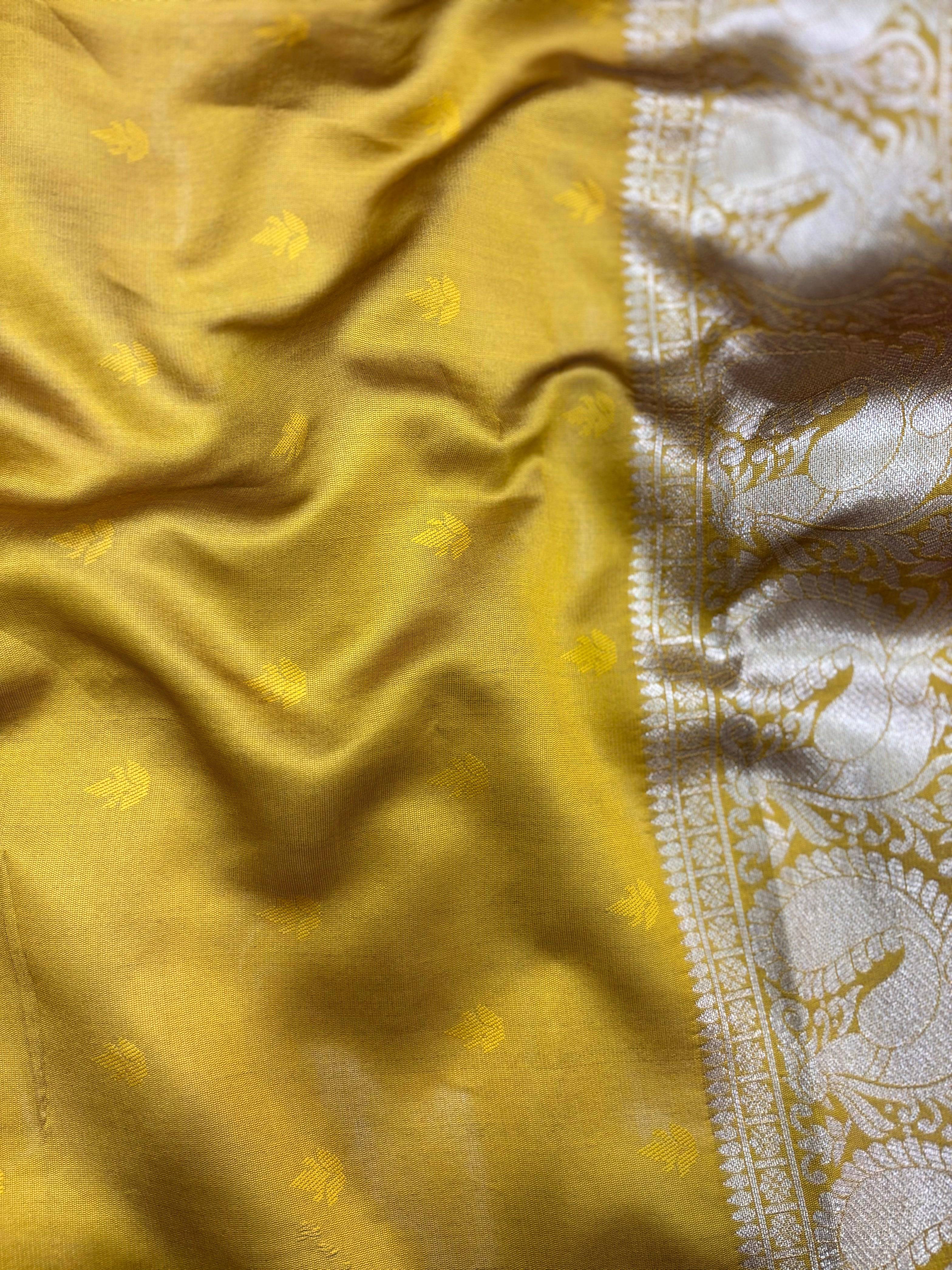 Red Banarasi Silver Buttas Zari Weaving Saree