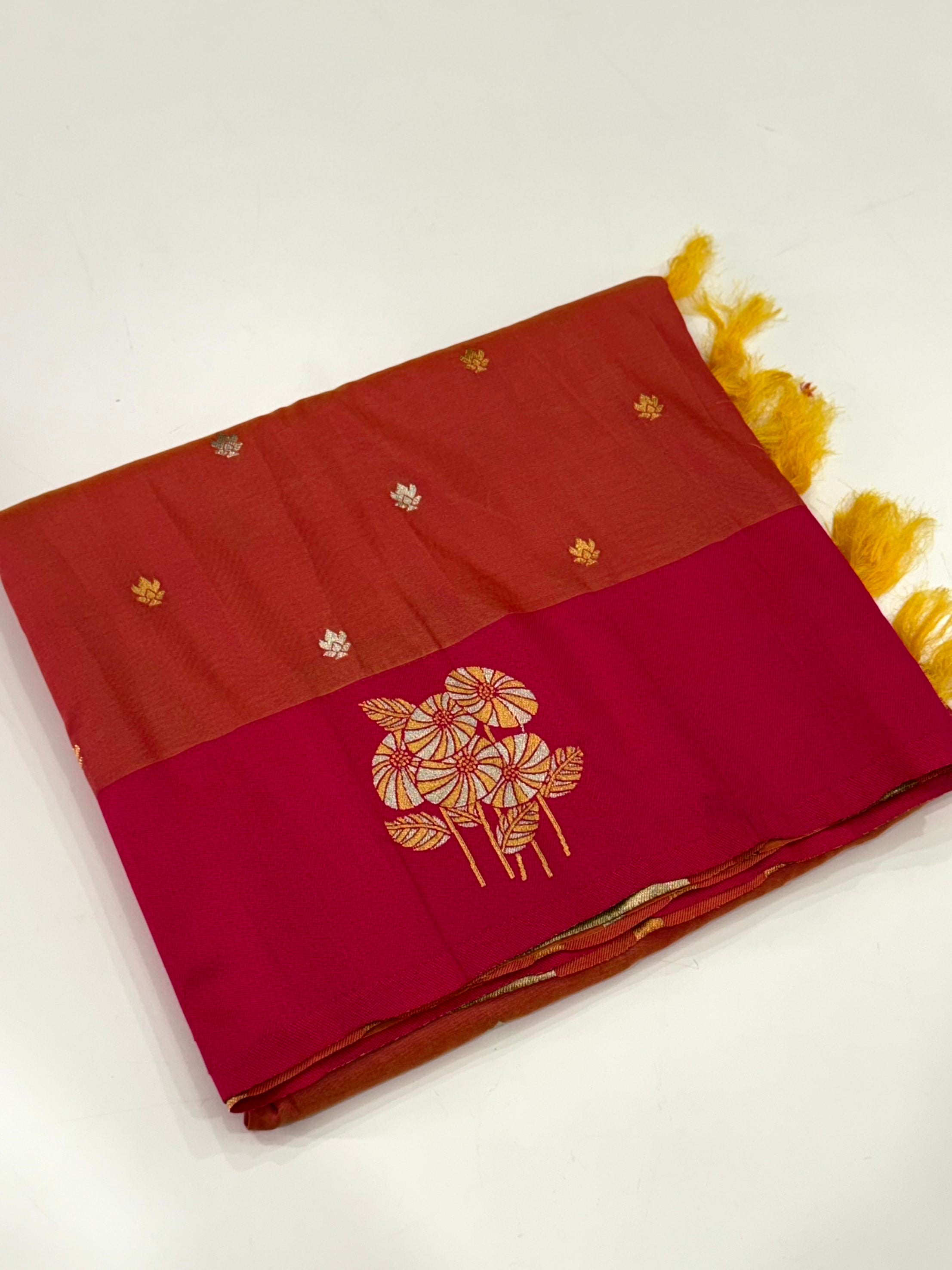Opulent Soft Silk Sona Chandi Zari Saree