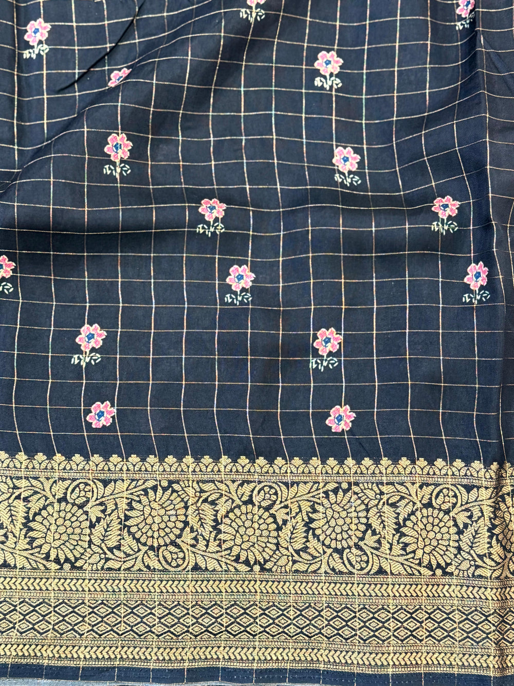 Graceful Pure Viscose Dola Check Saree