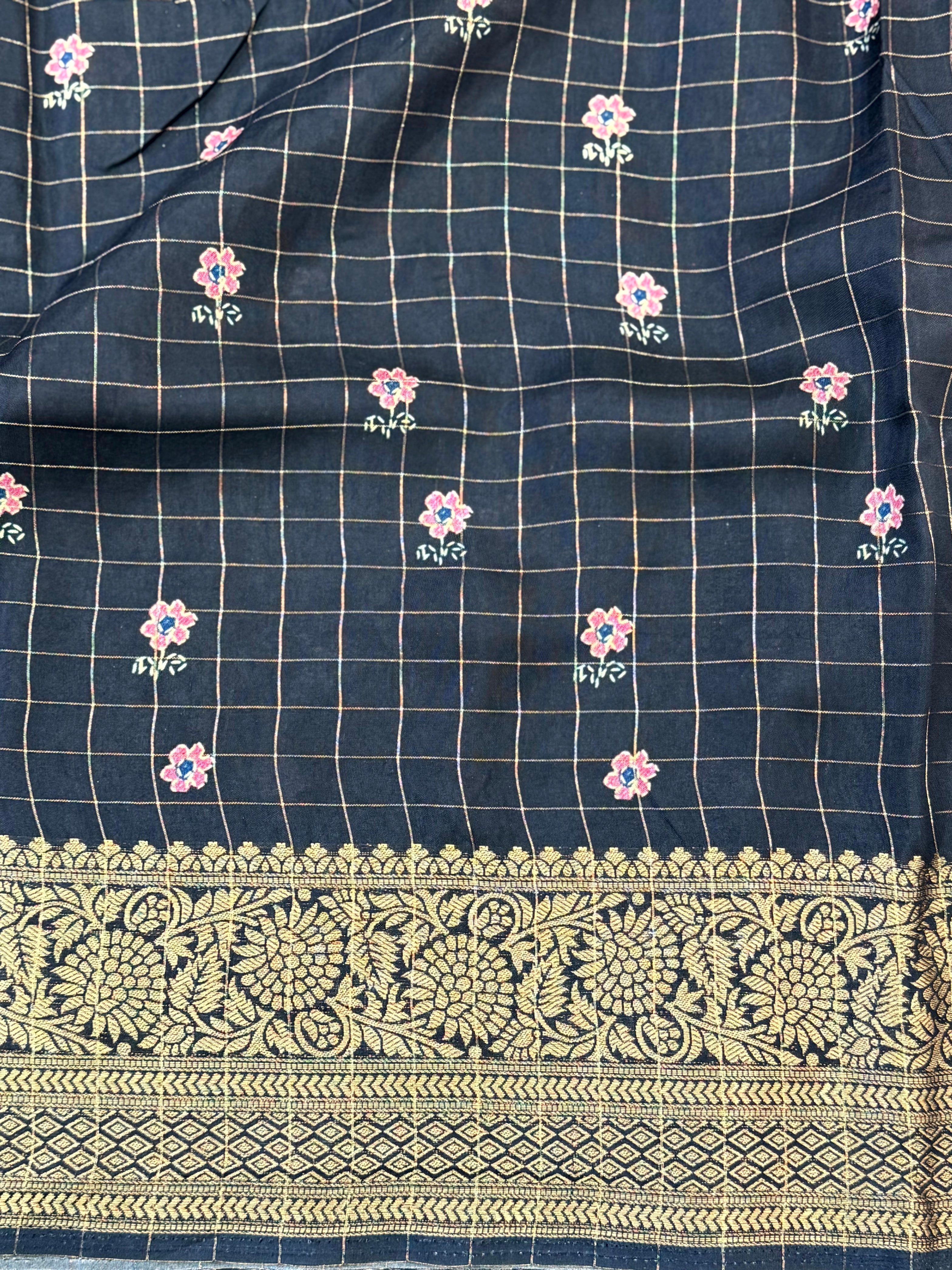 Graceful Pure Viscose Dola Check Saree