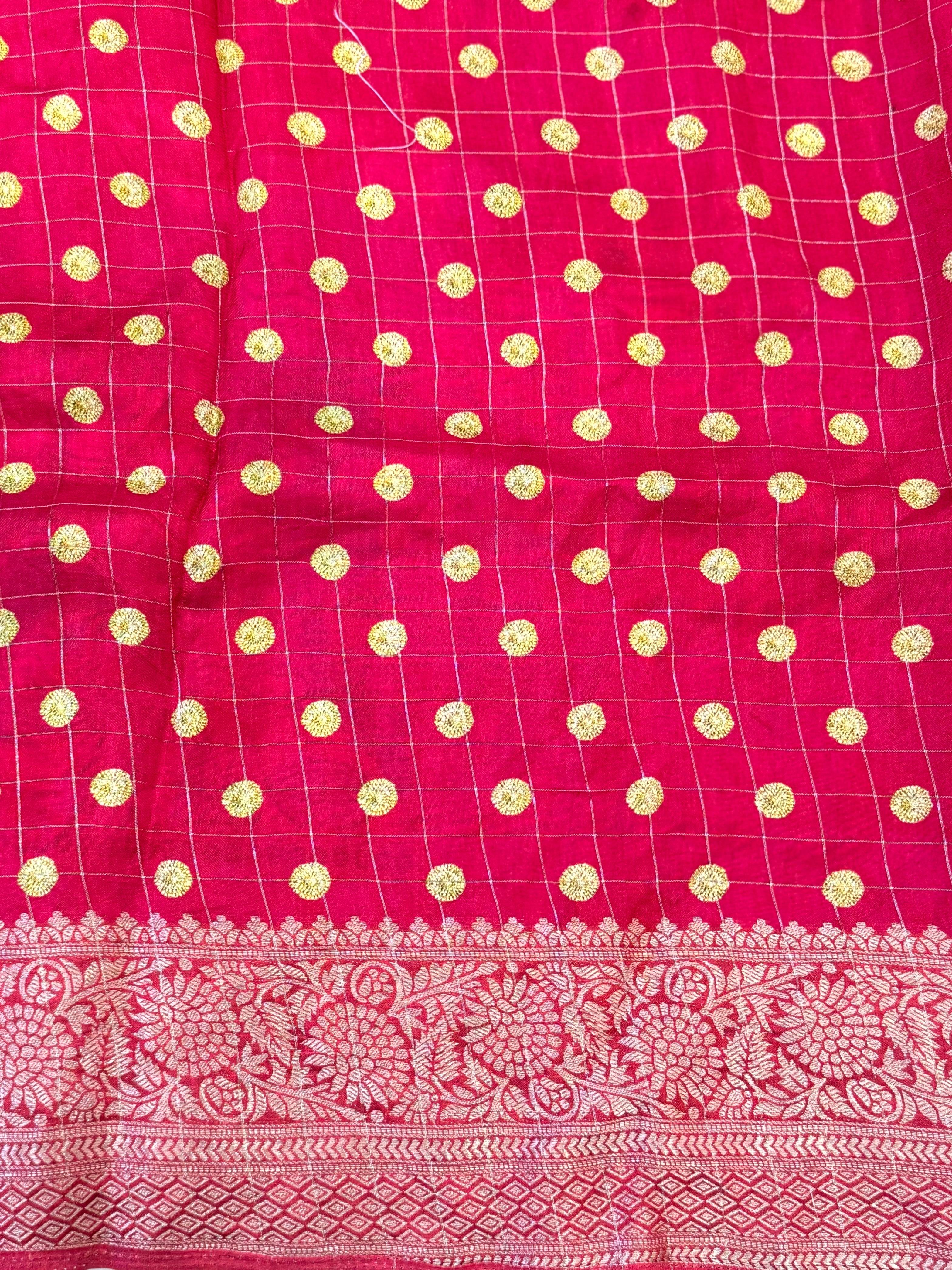 Stylish Pure Viscose Dola Check Saree