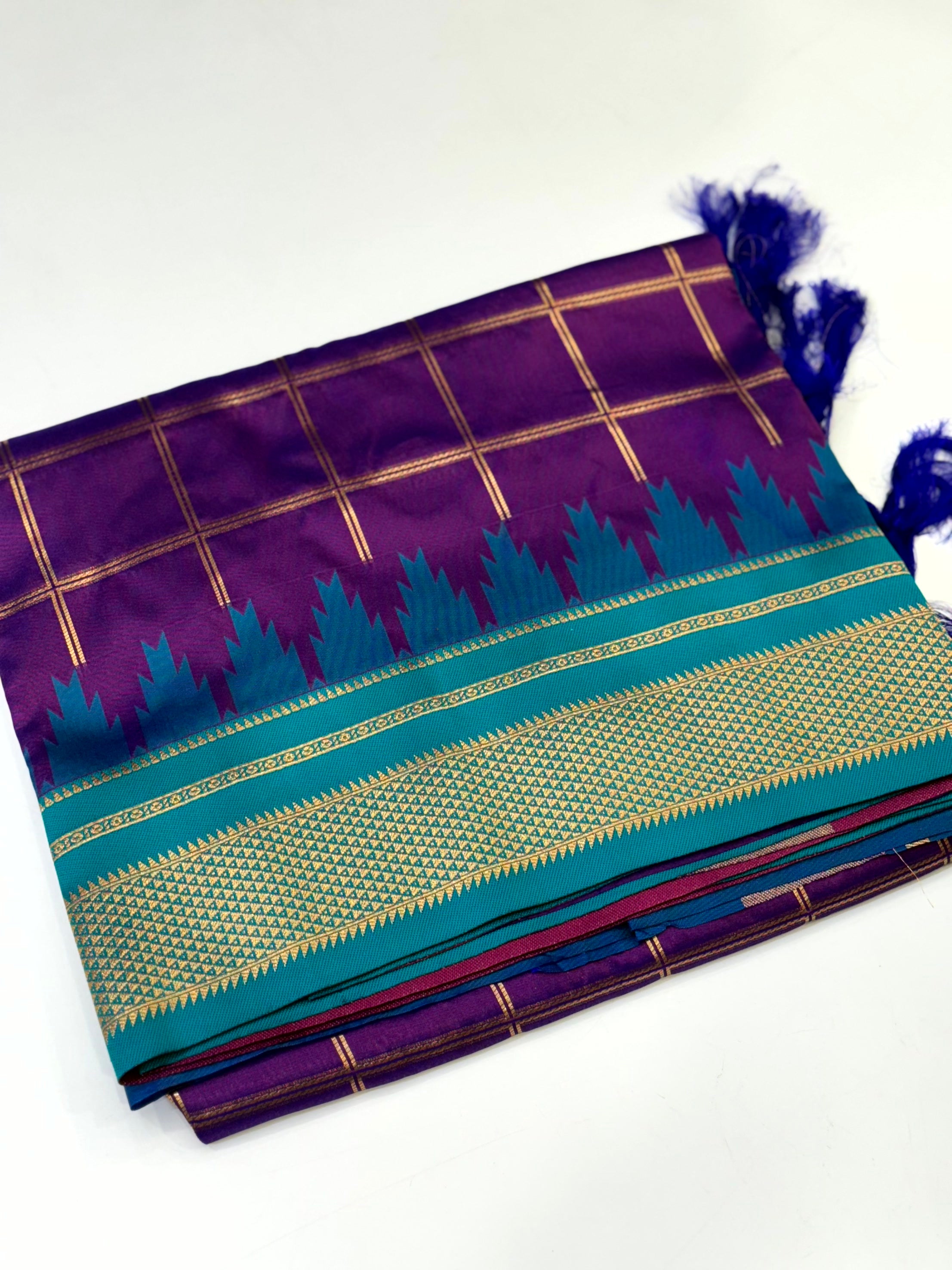 Regal Dual Tone Gold Zari Saree