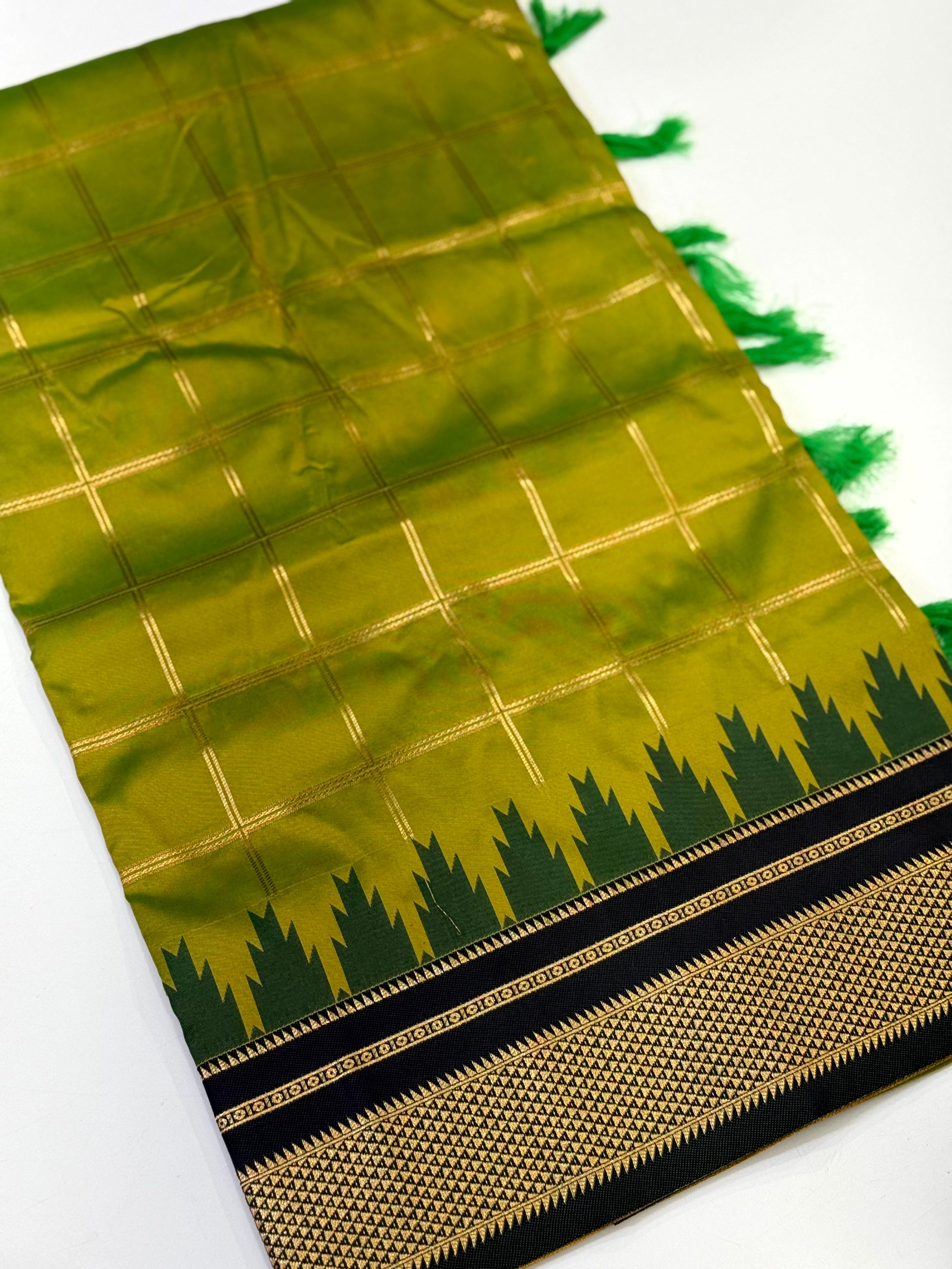 Majestic Dual Tone Gold Zari Saree