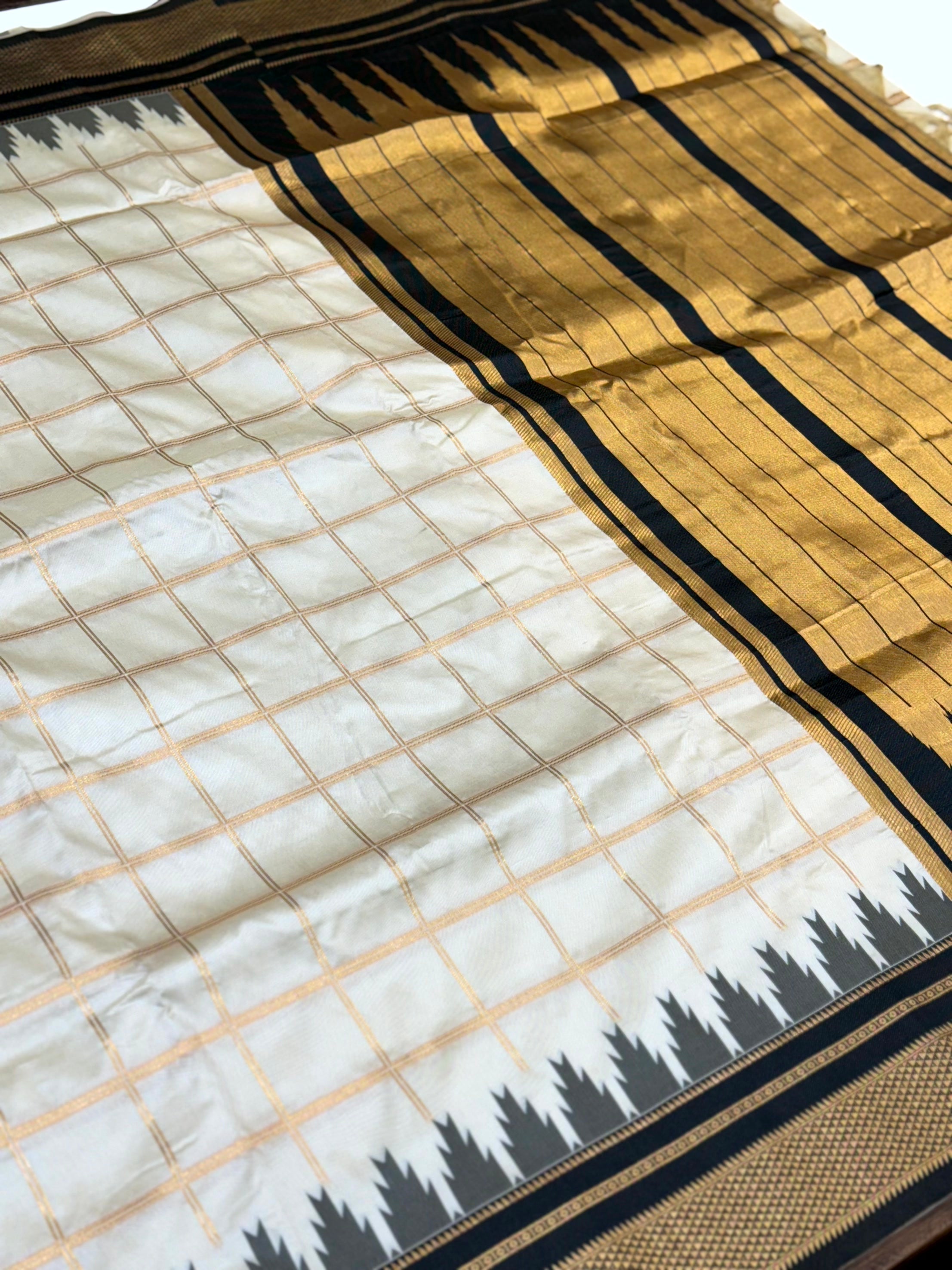 Royal Dual Tone Gold Zari Saree