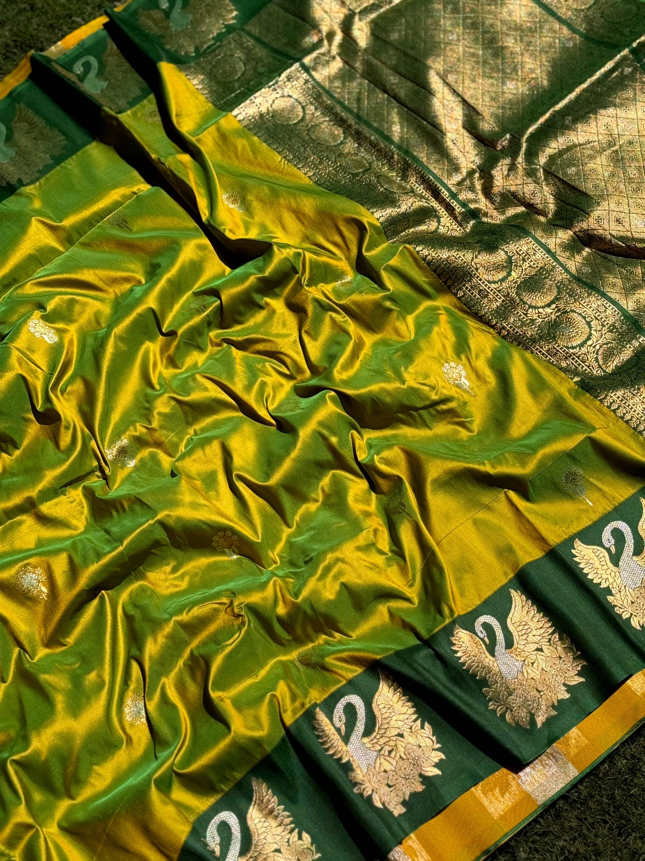 Green Swan Motif Soft Silk Saree