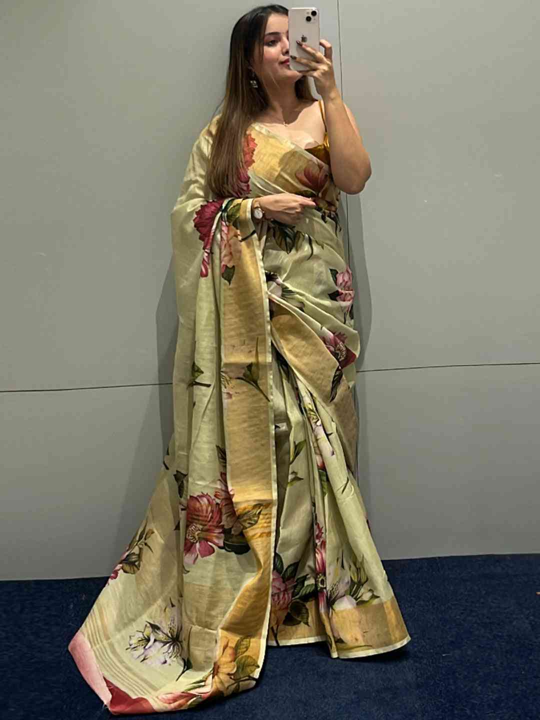 Graceful Floral Elegance Linen Saree with Zari border