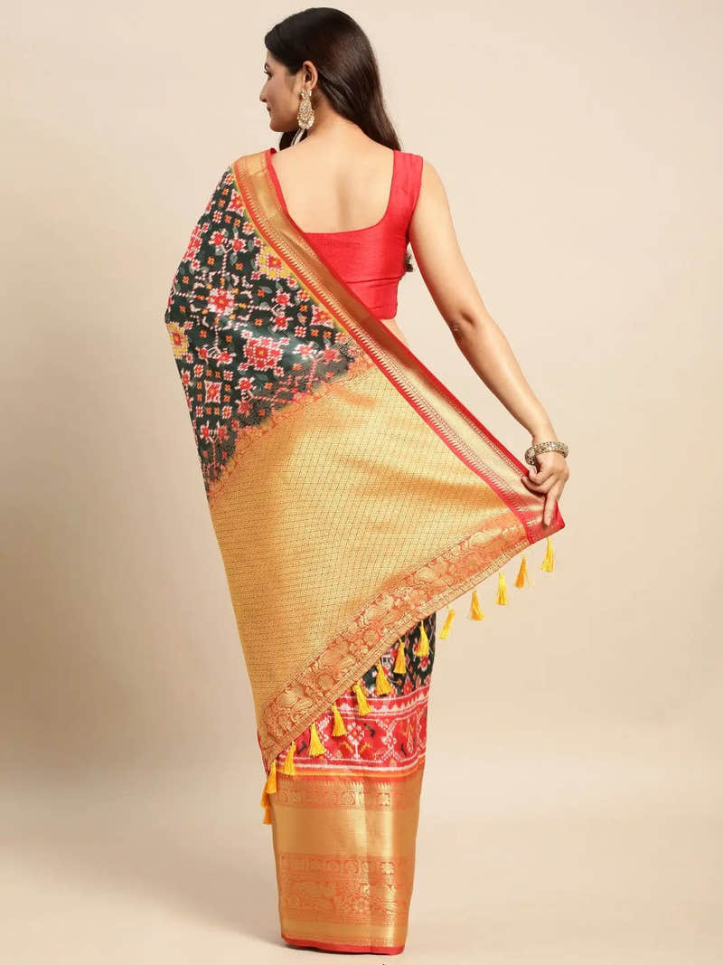 Exquisite Dark Green Pattu Banarasi Silk Saree